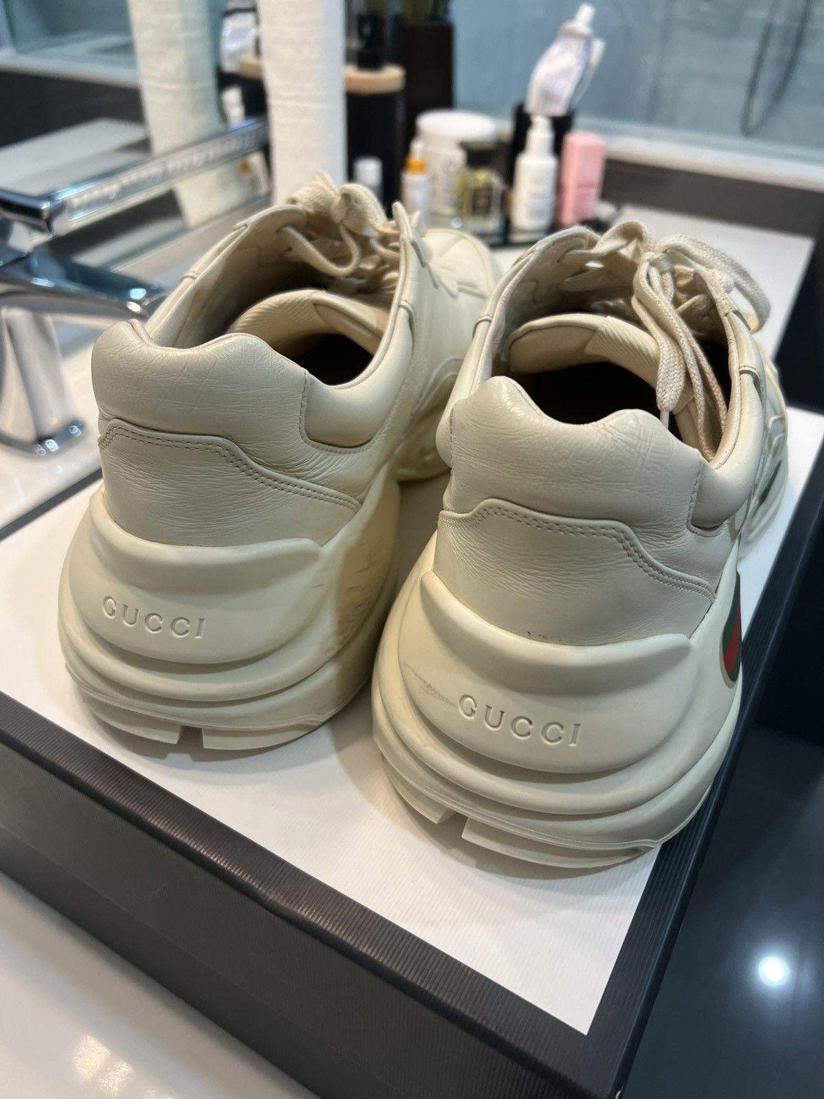 Gucci MEN'S RHYTON TRAINER WITH GUCCI LOGO Size US 10 / EU 43 - 2 Thumbnail