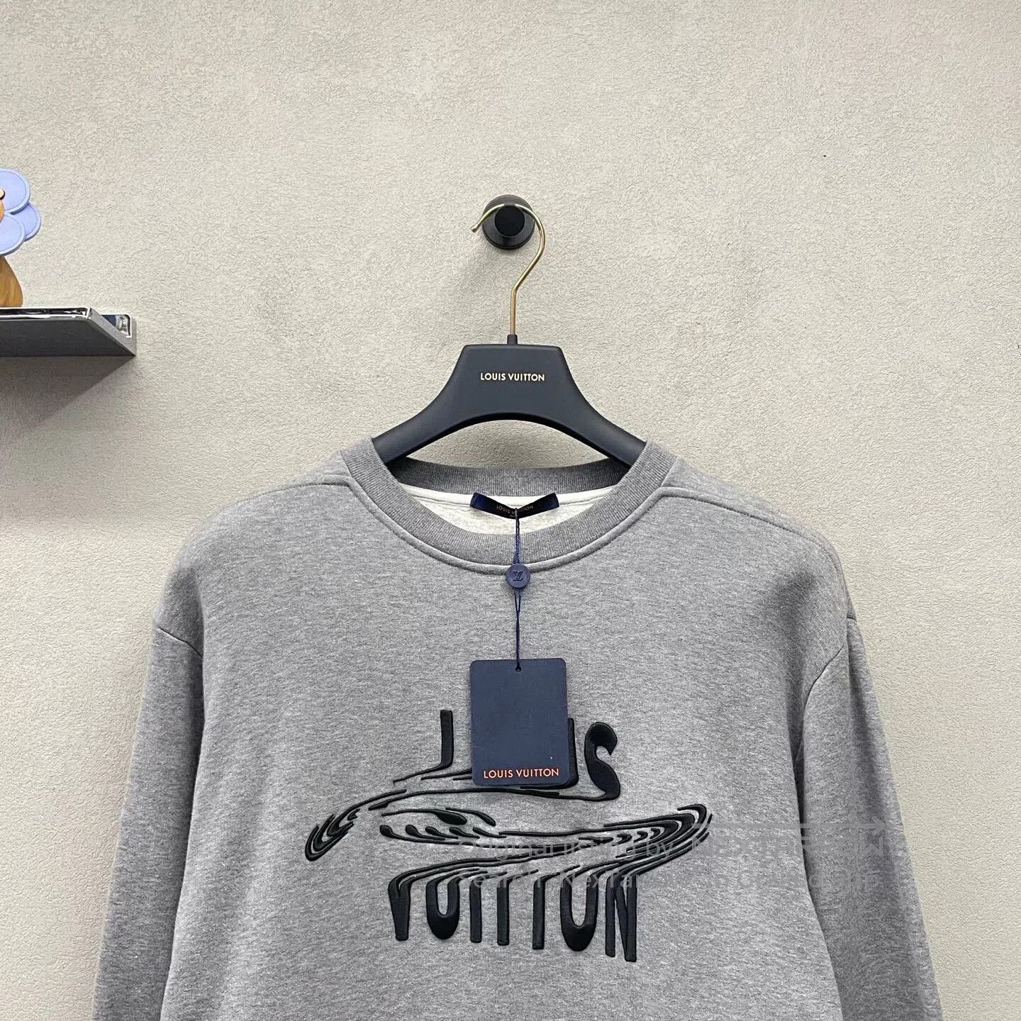Louis Vuitton gray louis vuitton logo sweatshirt size L. Size US L / EU 52-54 / 3 - 4 Thumbnail