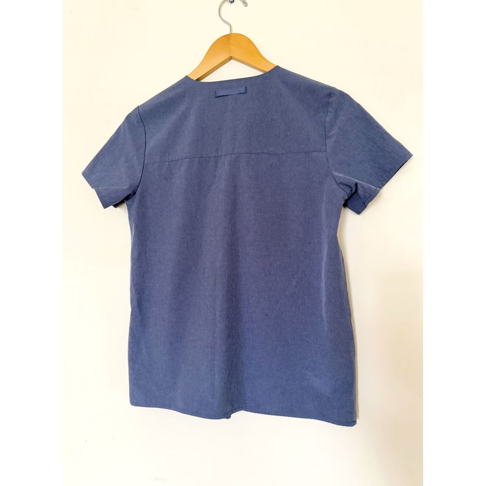 Vintage FIGS FIONe.a.c. Lekei 4 Pocket Scrub Top Blue Womens Size XS Shirt Womens XS Blue Solid Medical Size XS / US 0-2 / IT 36-38 - 5 Thumbnail
