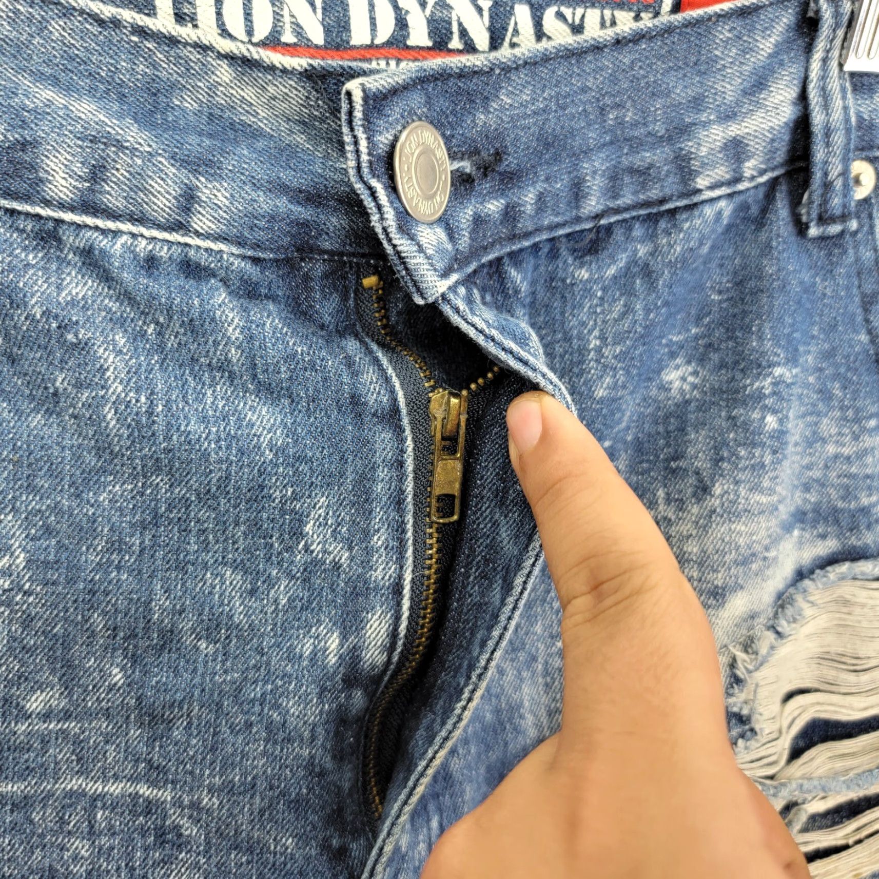 Vintage Lion Dynasty shorts Mens Size 40 Denim Light Wash Distressed Slim Bermuda Casual Jeans Blue 40 Mens Size US 40 / EU 56 - 6 Thumbnail