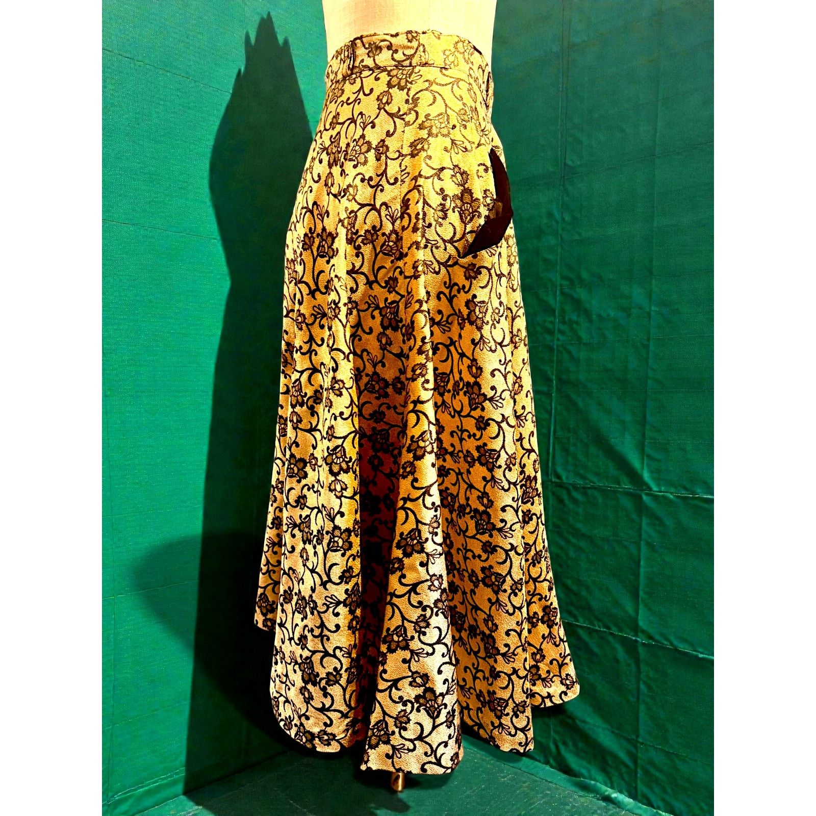 Vintage 60s Mid Century Chic Gold Lamé A-Line Skirt Black Brocade Size 27" / US 4 / IT 40 - 7 Thumbnail
