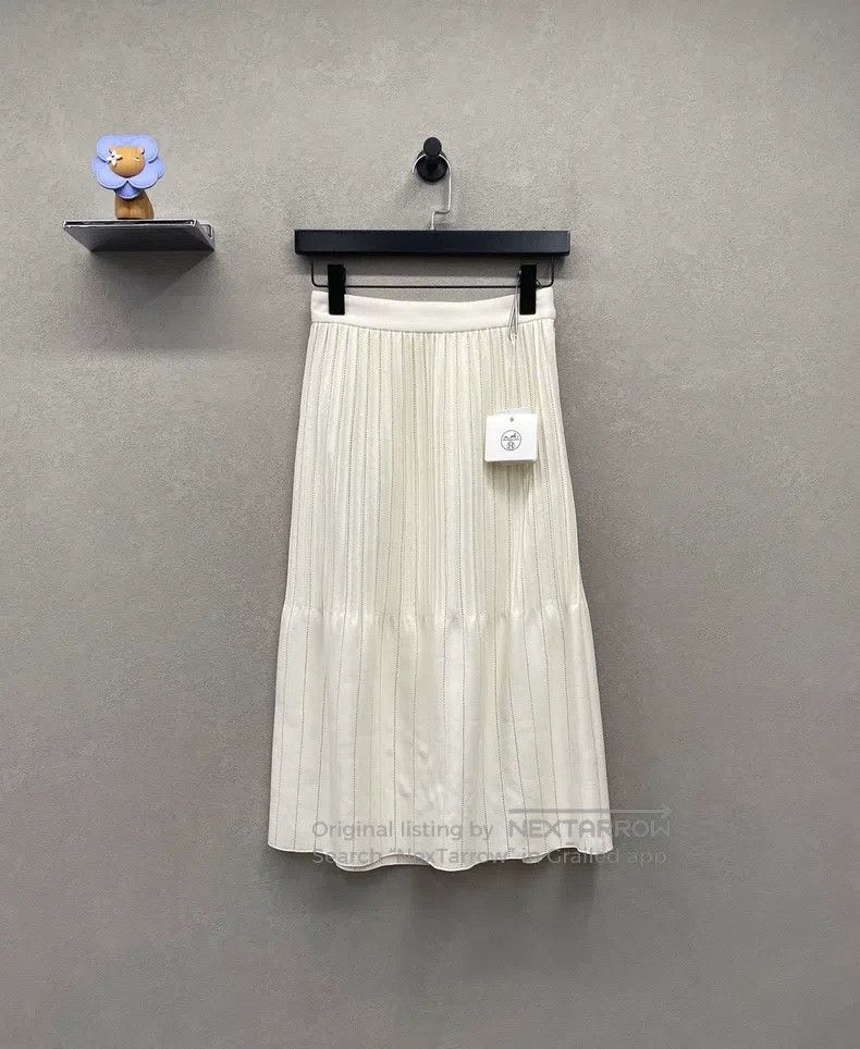 Hermes Hermes High-Waisted A-Line Skirt in Beige Size 42" / US 20 - 1 Thumbnail