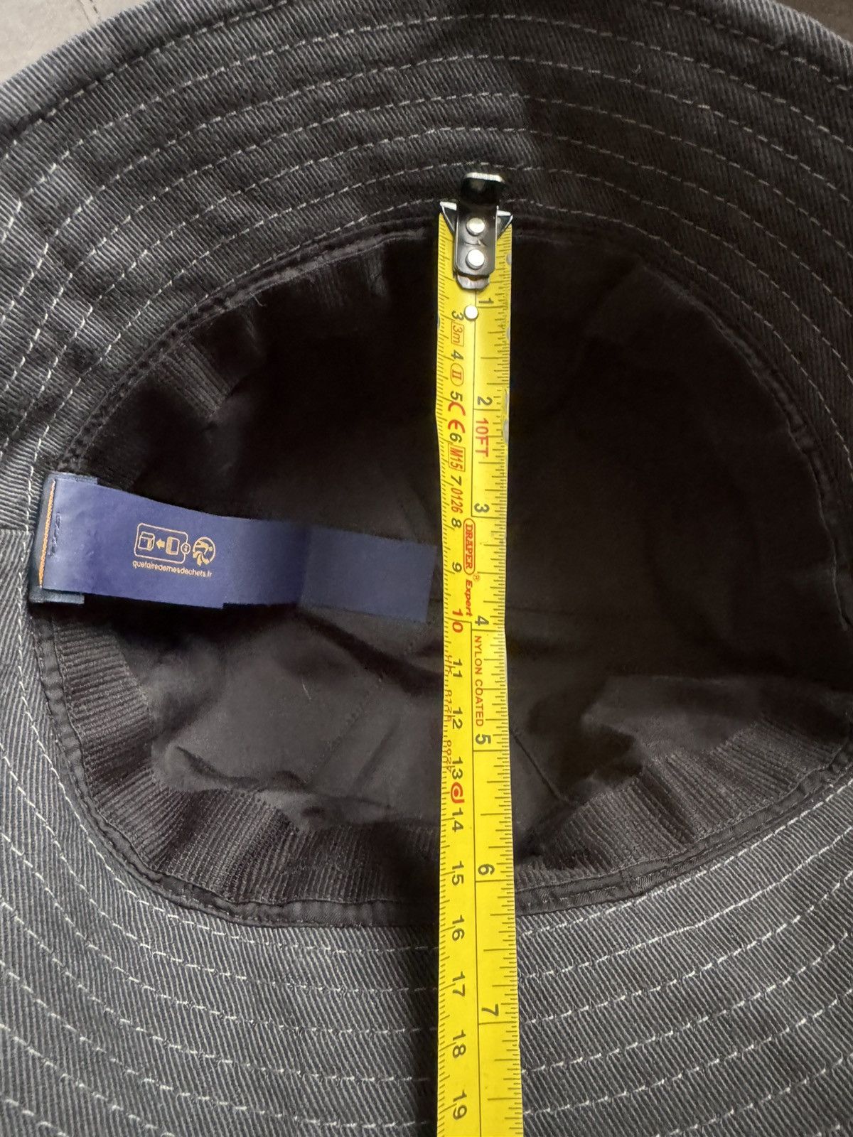 Louis Vuitton LOUIS VUITTON bucket hat study all photos and description Size ONE SIZE - 13 Thumbnail