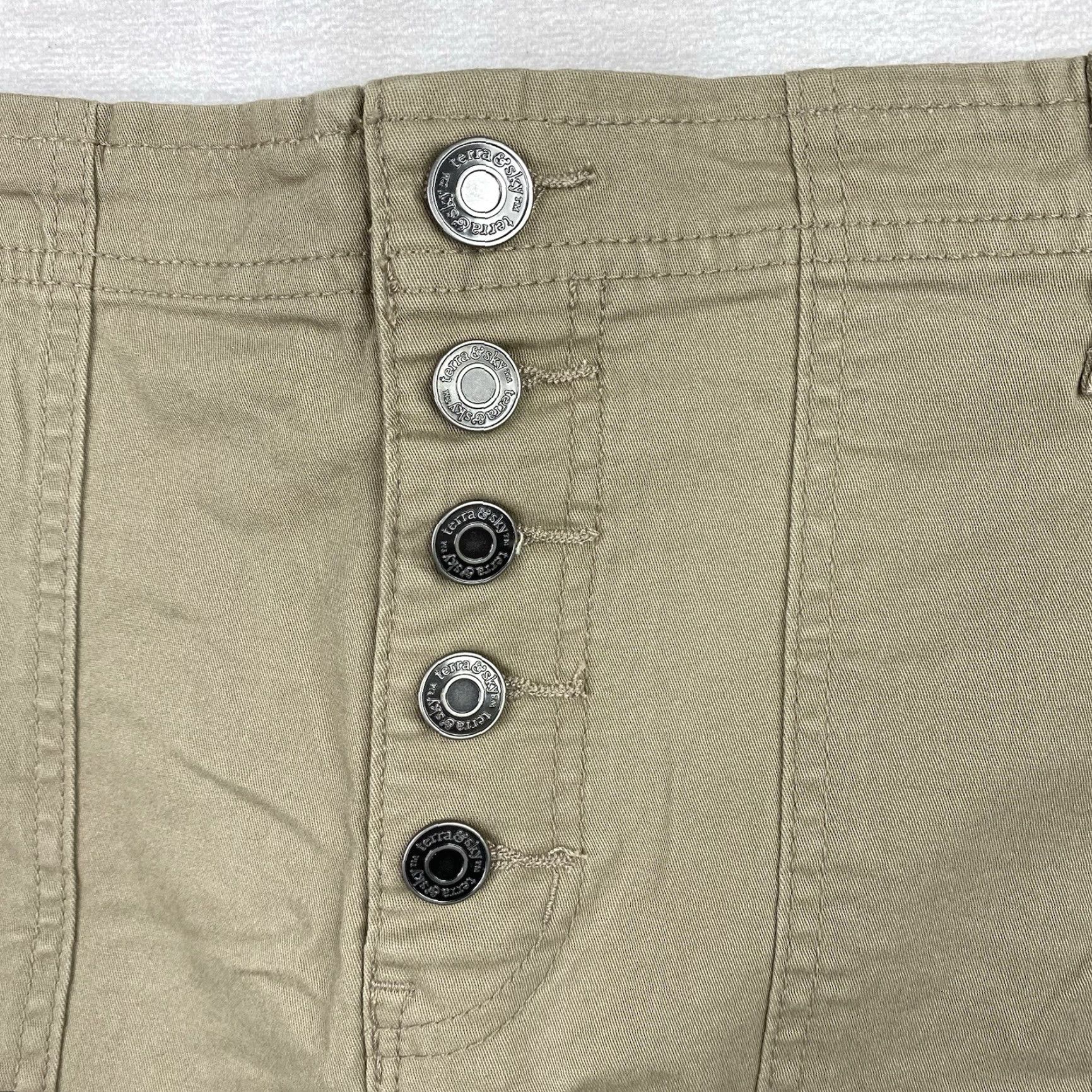 Vintage Terra & Sky Shorts Womens 18W Tan Button Up Cuffed Pockets Stretch Khaki NWT Size 40" / US 18 - 2 Thumbnail