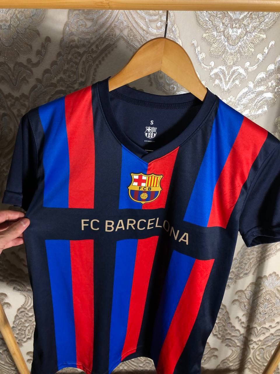 Vintage VERY RARE FC BARCELONA SPAIN RETRO SOCCER JERSEY BLOKE Y2K Size US S / EU 44-46 / 1 - 2 Thumbnail