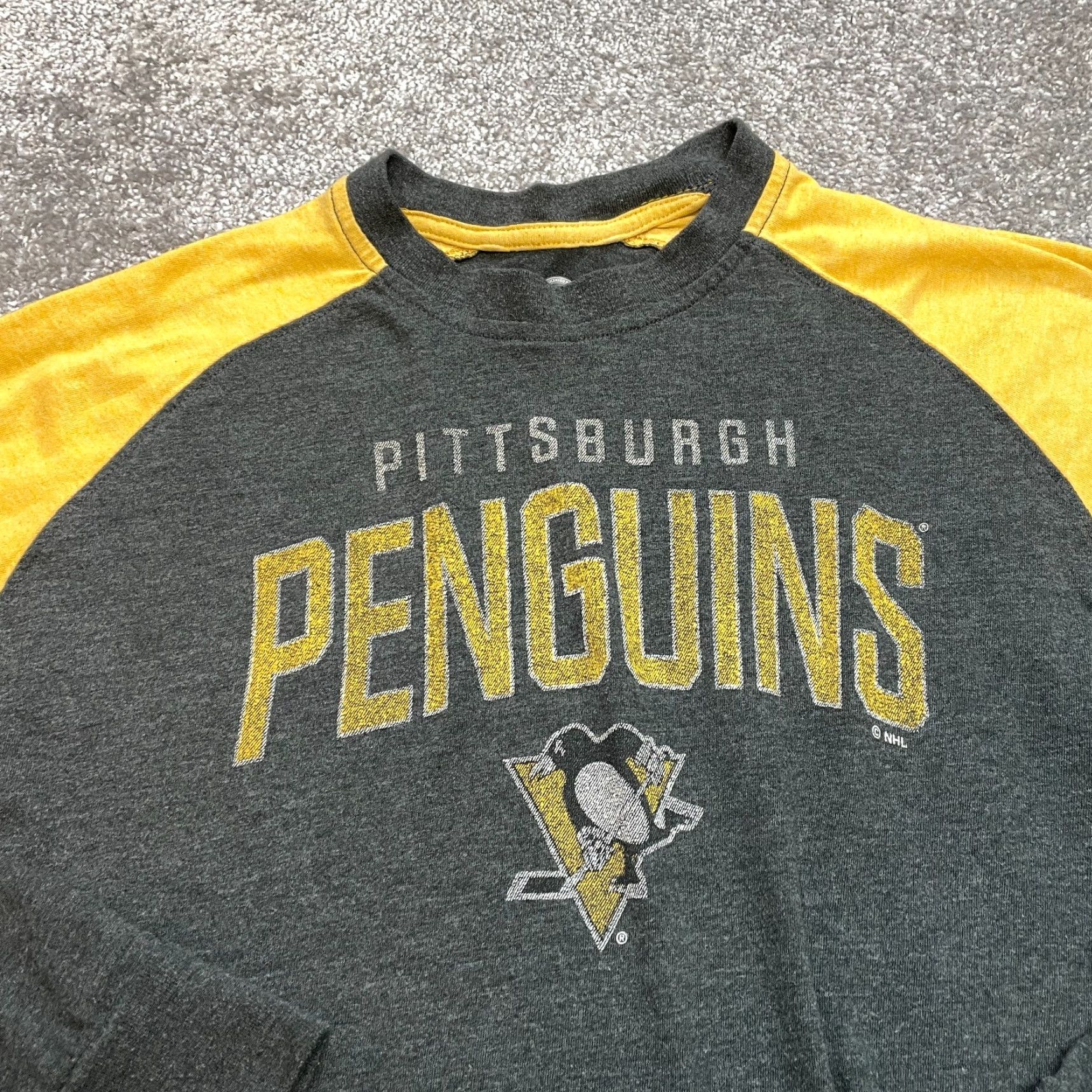 NHL NHL Shirt Mens Small Gray Yellow Pittsburgh Penguins Hockey Logo Soft Tee Size US S / EU 44-46 / 1 - 2 Thumbnail