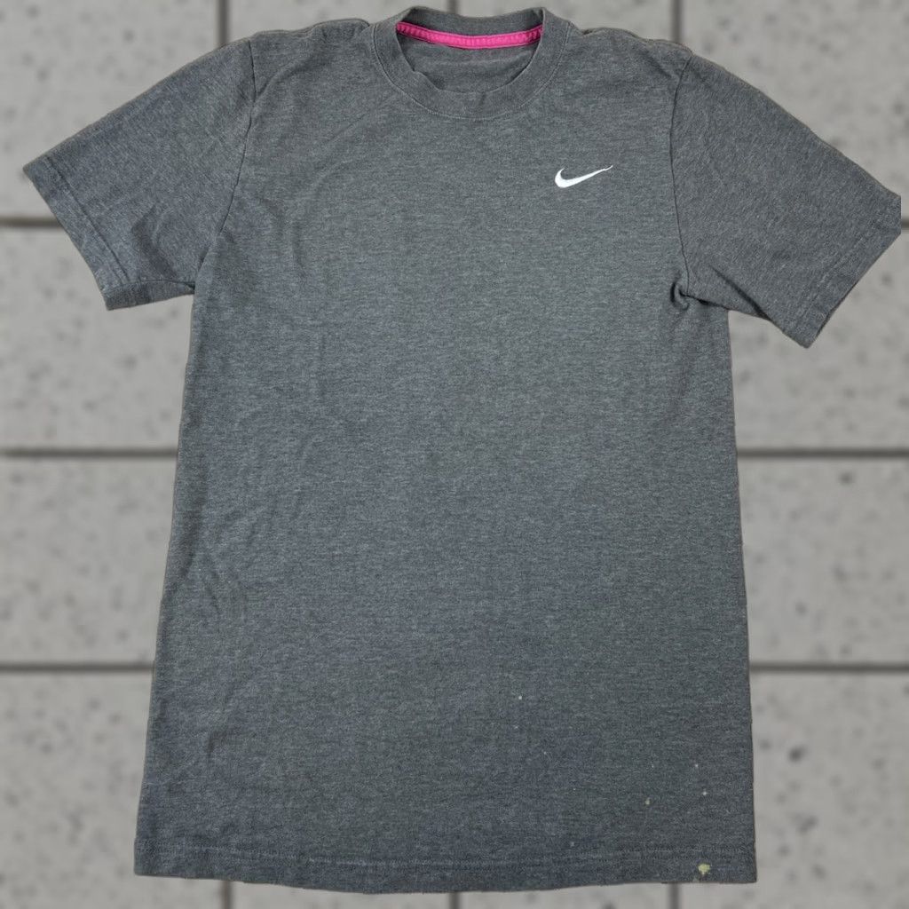 Nike VINTAGE Nike Swoosh Embroidery T Shirt Womens Small Gray logo S Lightweight Activewear Contains Bleach Stains Size S / US 4 / IT 40 - 1 Thumbnail