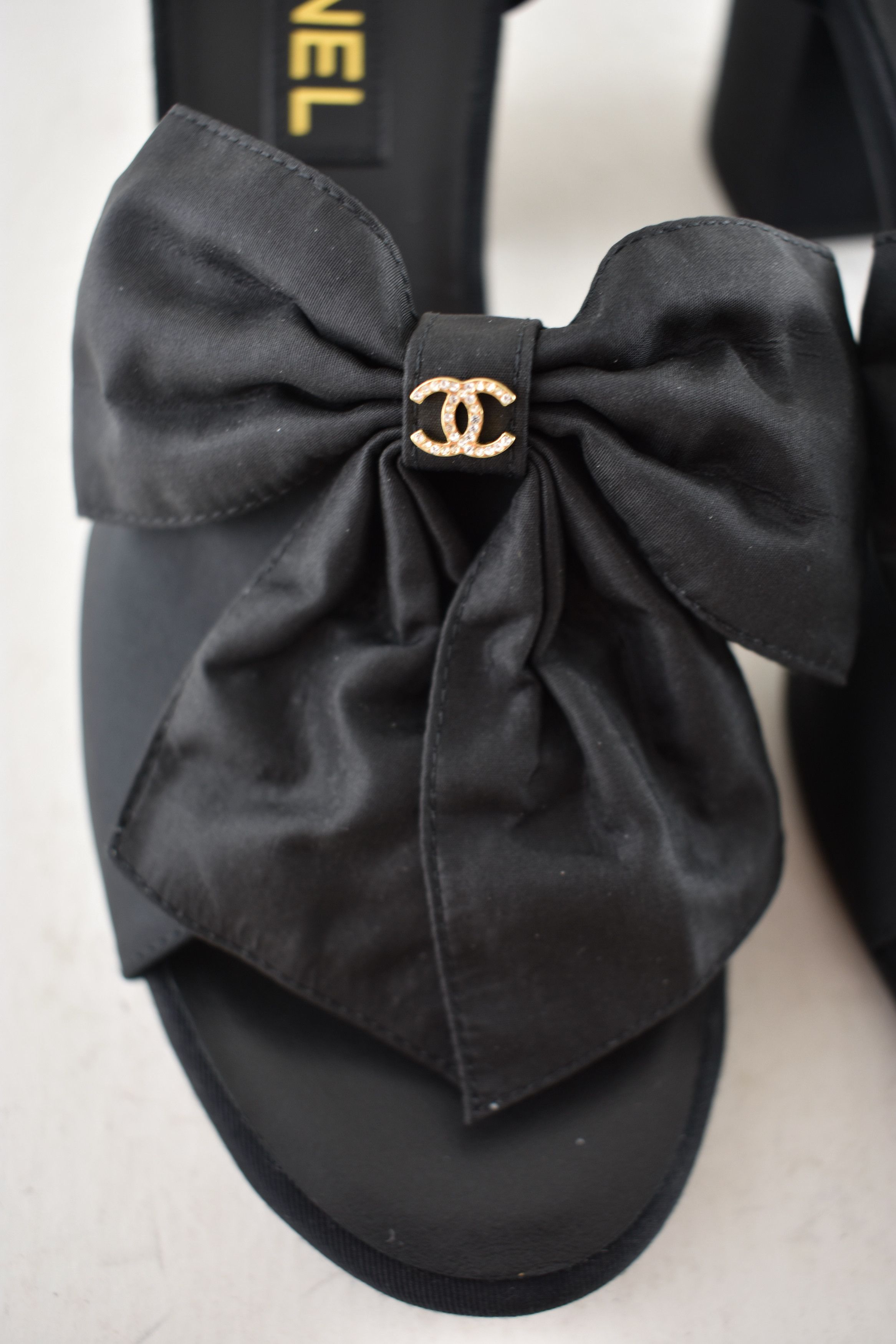 Chanel Chanel 24A Black Silk Bow CC Logo Block Heel Sandals 42 Size US 12 / IT 42 - 9 Thumbnail