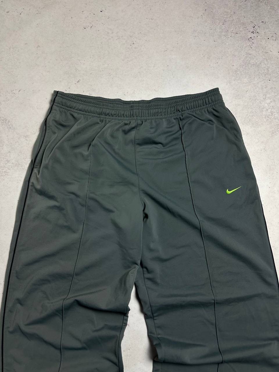 Nike × Vintage Vintage Nike Swoosh Baggy Trackpants Y2K XL Size US 36 / EU 52 - 2 Thumbnail
