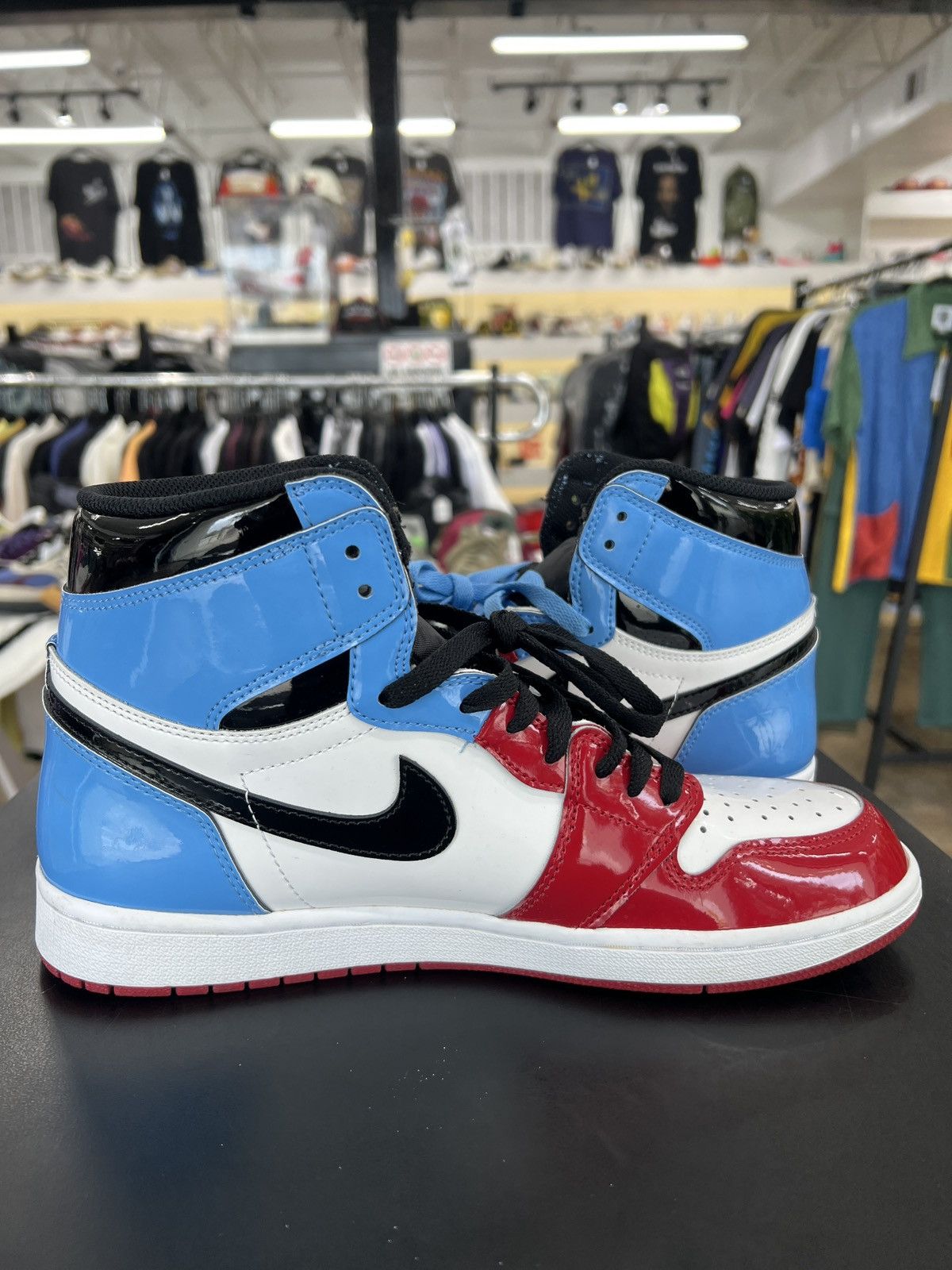 Jordan Brand Air Jordan 1 Fearless UNC Chicago Sz. 10.5 (2019) Size US 10.5 / EU 43-44 - 4 Thumbnail
