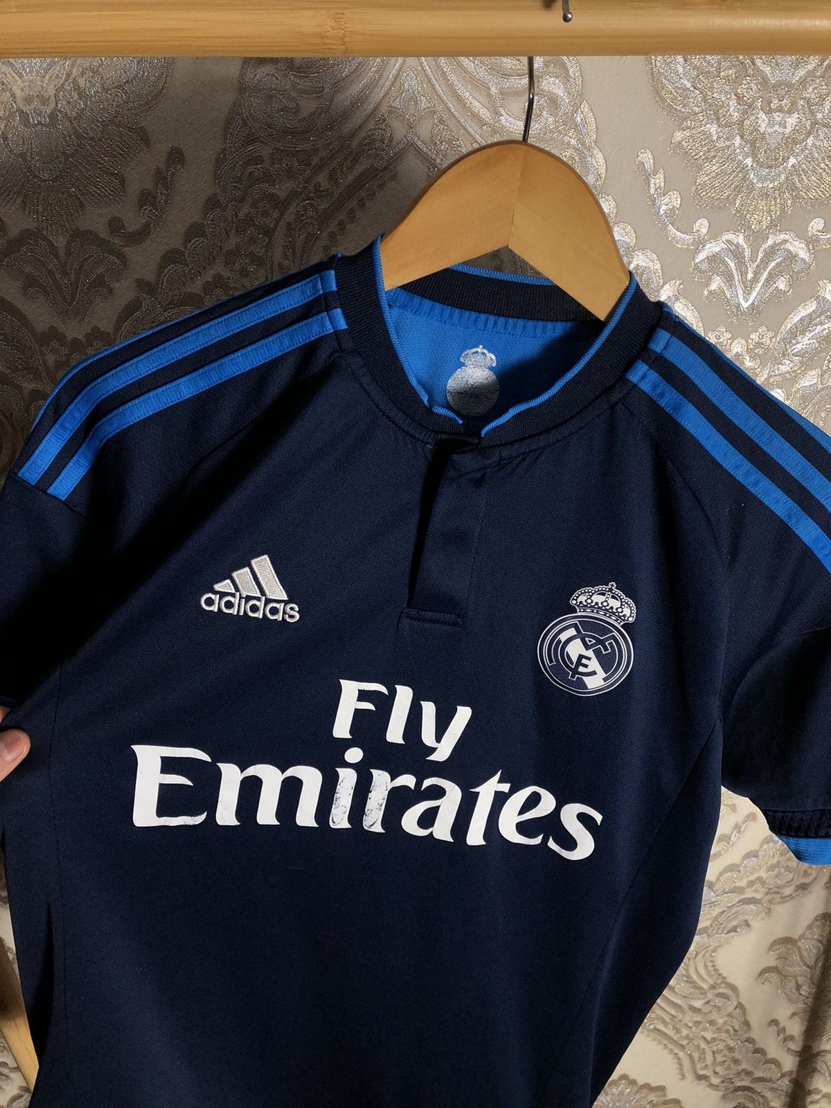 Adidas VINTAGE ADIDAS FC REAL MADRID SPAIN SOCCER JERSEY RETRO Y2K Size US S / EU 44-46 / 1 - 2 Thumbnail