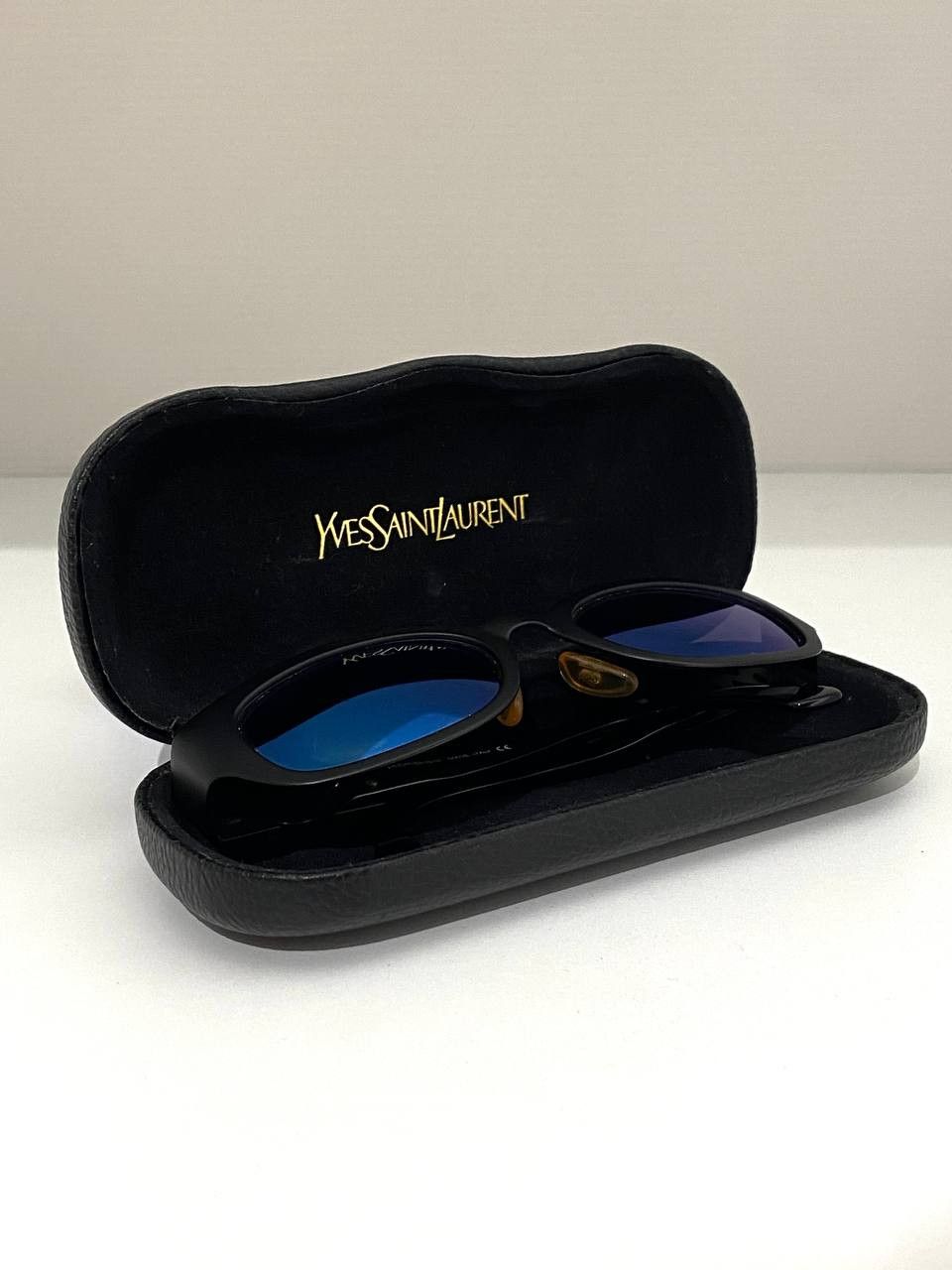 Yves Saint Laurent Yves Saint Laurent YSL Big Gold Logo Black Retro Sunglasses Size ONE SIZE - 11 Thumbnail