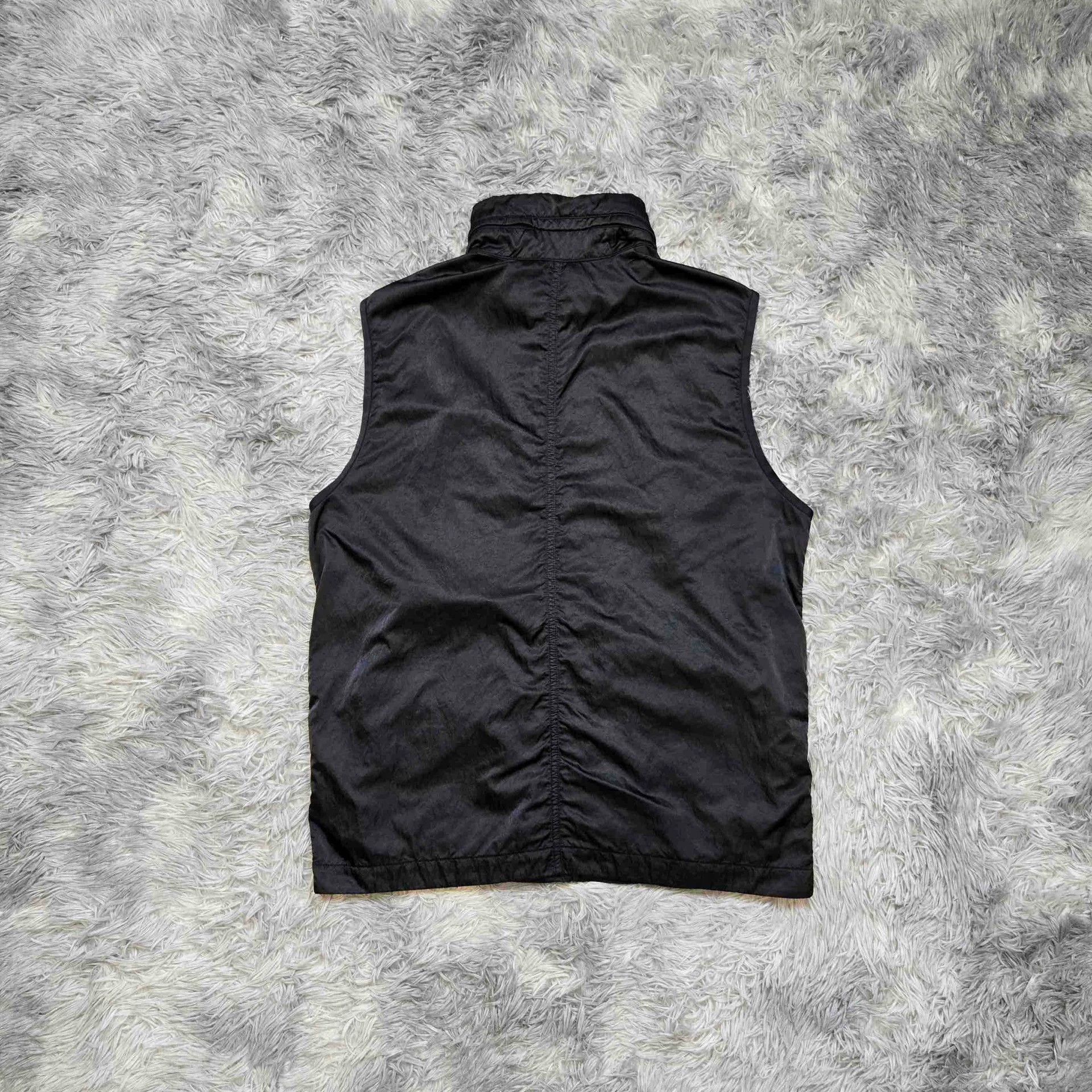 Stone Island stone island nylon vest size m Size US M / EU 48-50 / 2 - 2 Thumbnail