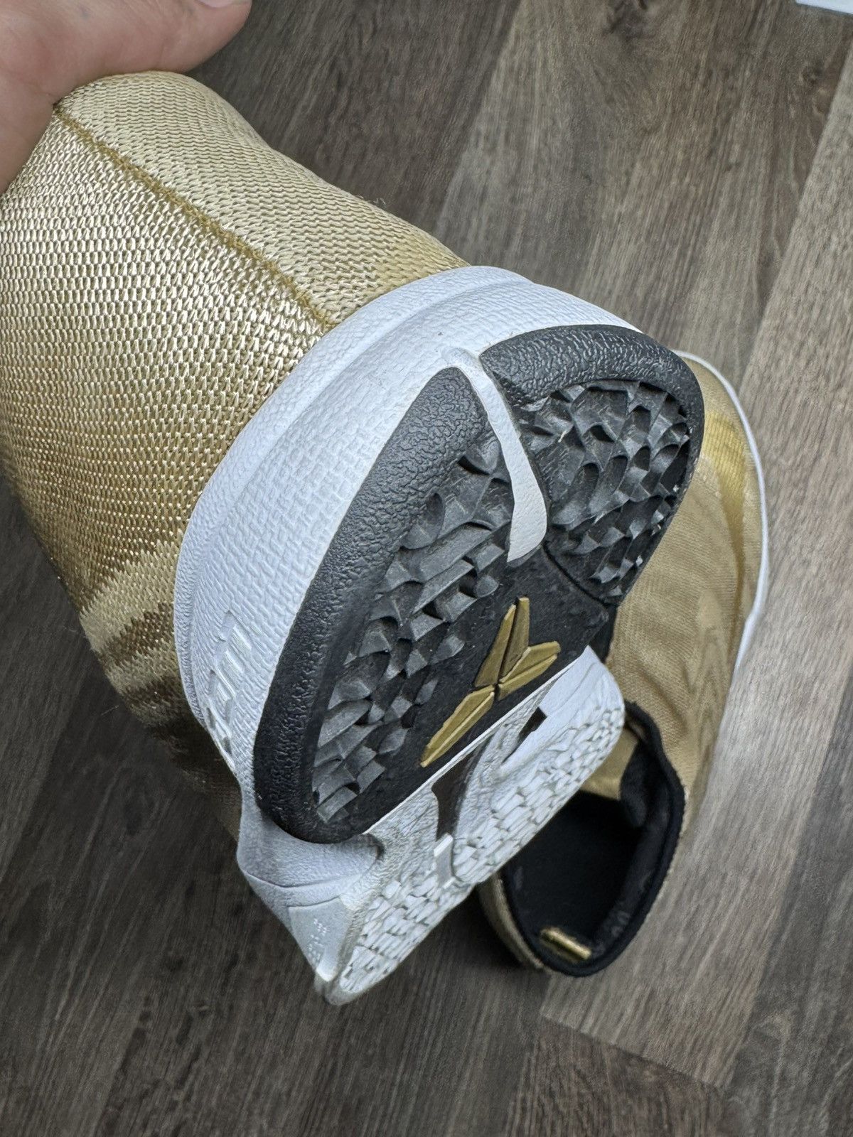 Nike Kobe icon Size US 12 / EU 45 - 8 Thumbnail