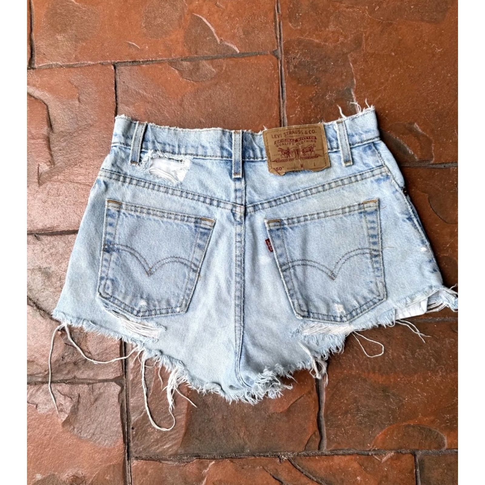 Levi's VINTAGE Levi's 550 Cut Off Jean Shorts Womens 7 Blue Denim Distressed USA Shorts 90s Mens? Womens Size 28" / US 6 / IT 42 - 3 Thumbnail