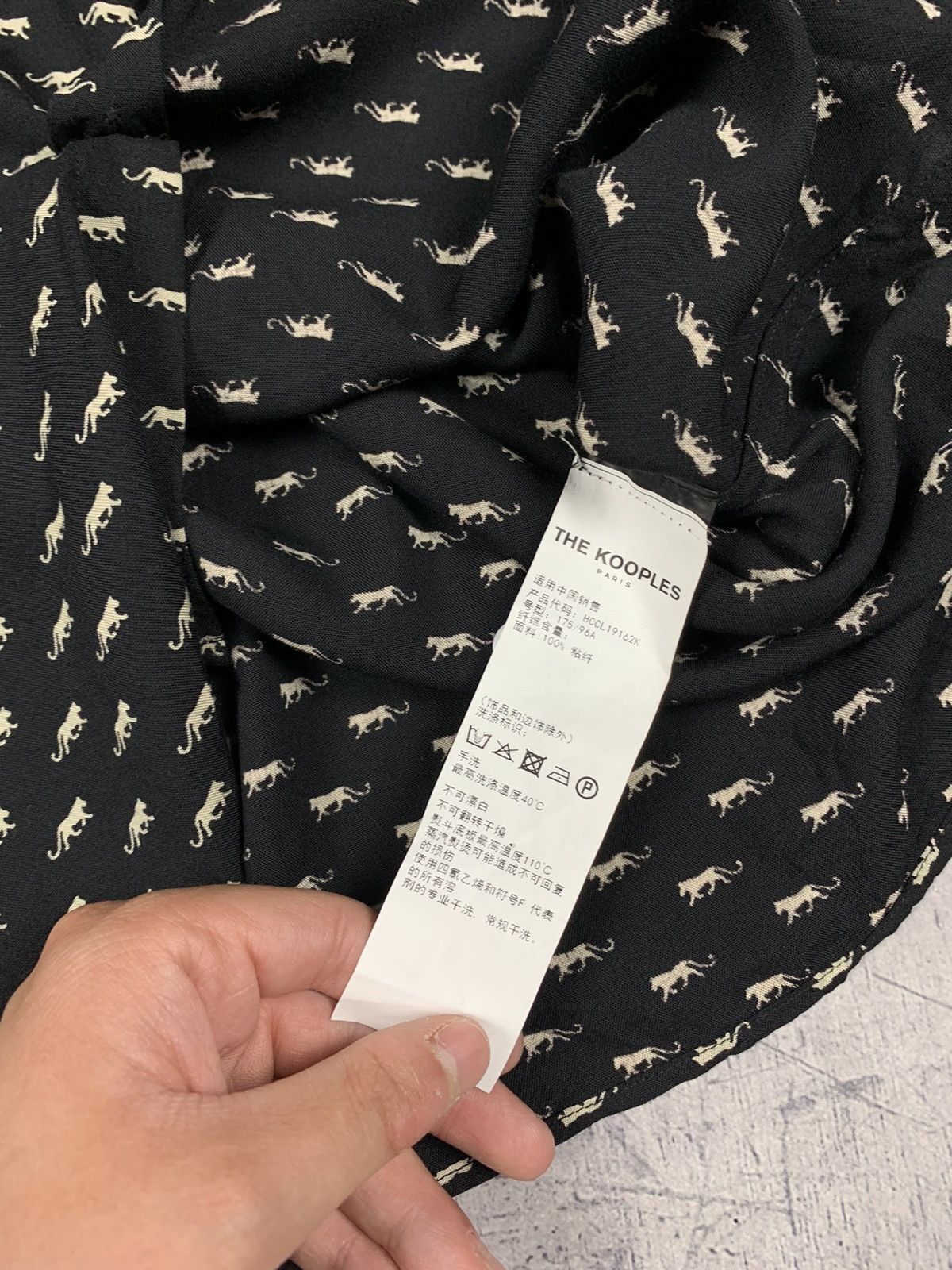 The Kooples The Kooples Paris Relaxed Fit 100% Viscose Shirt Monogram Size US M / EU 48-50 / 2 - 6 Thumbnail