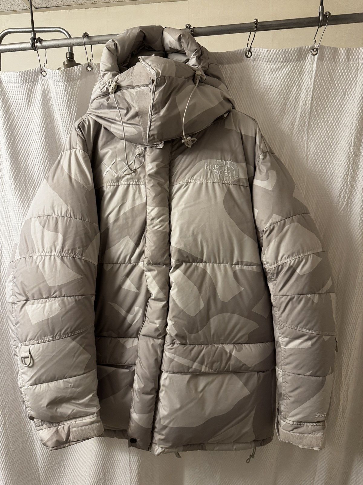 Kaws × The North Face The North Face x Kaws Retro Himalayan Parka sz L Size US L / EU 52-54 / 3 - 1 Thumbnail