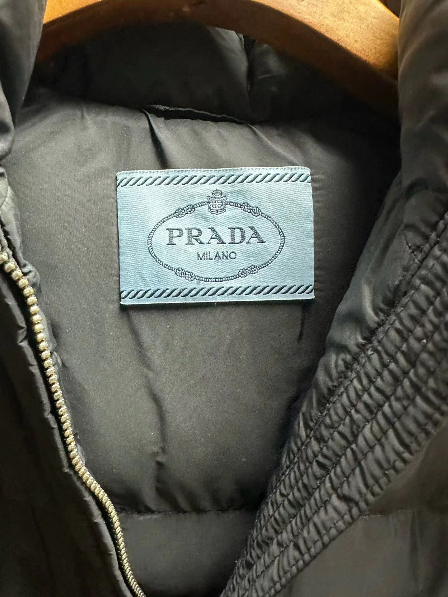 Prada Prada down jacket size 40 like new Size S / US 4 / IT 40 - 2 Thumbnail