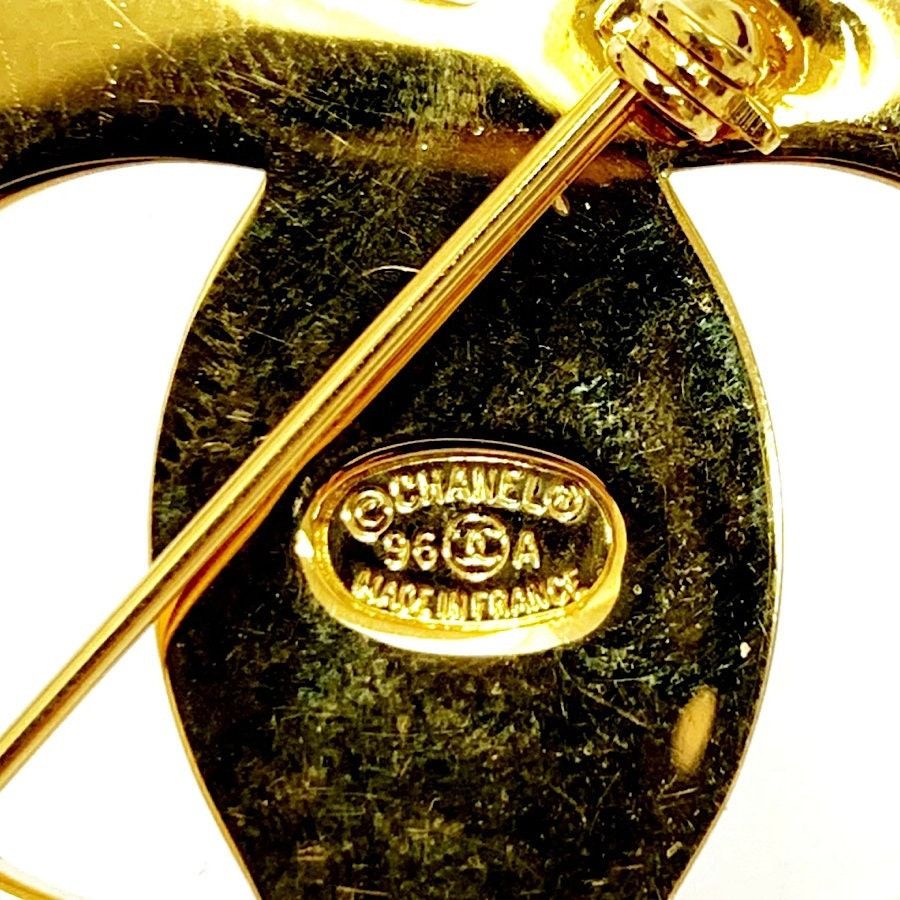 Chanel Vintage CHANEL golden turn lock CC pin brooch with crystals. Size ONE SIZE - 4 Thumbnail