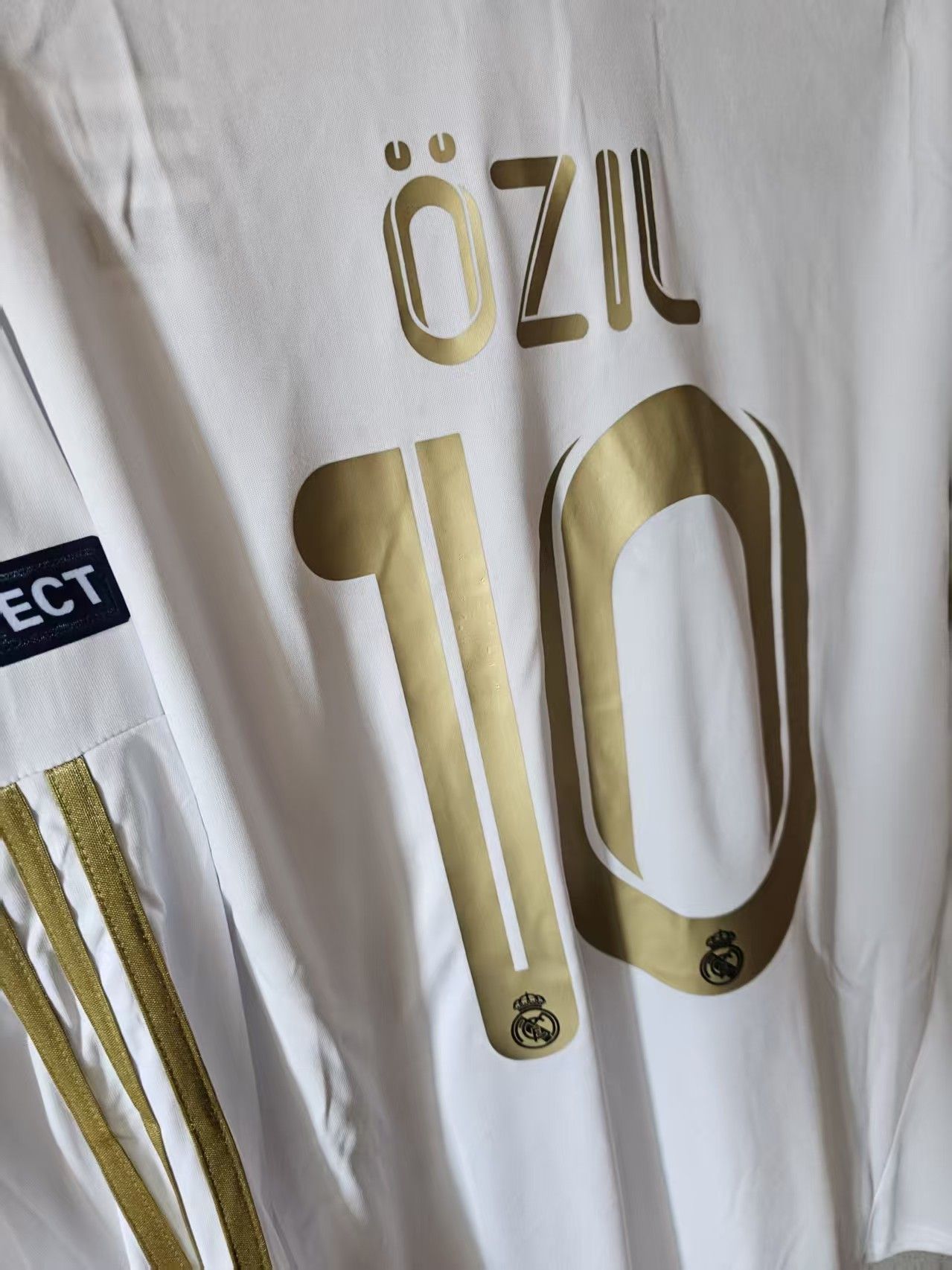 Other 2011 2012 Real Madrid #10 Mesut Özil Jersey Size US L / EU 52-54 / 3 - 5 Thumbnail