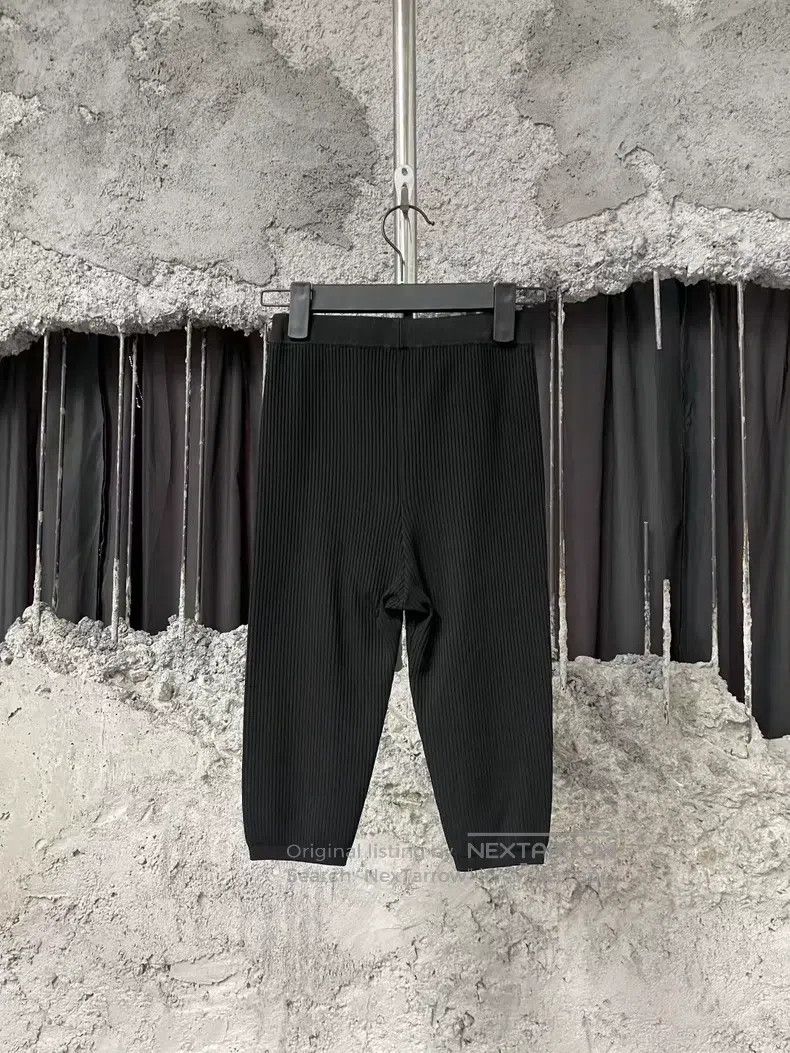 Saint Laurent Paris Saint Laurent Paris size XS Metal Logo Knit Shorts Size US 27 - 2 Thumbnail