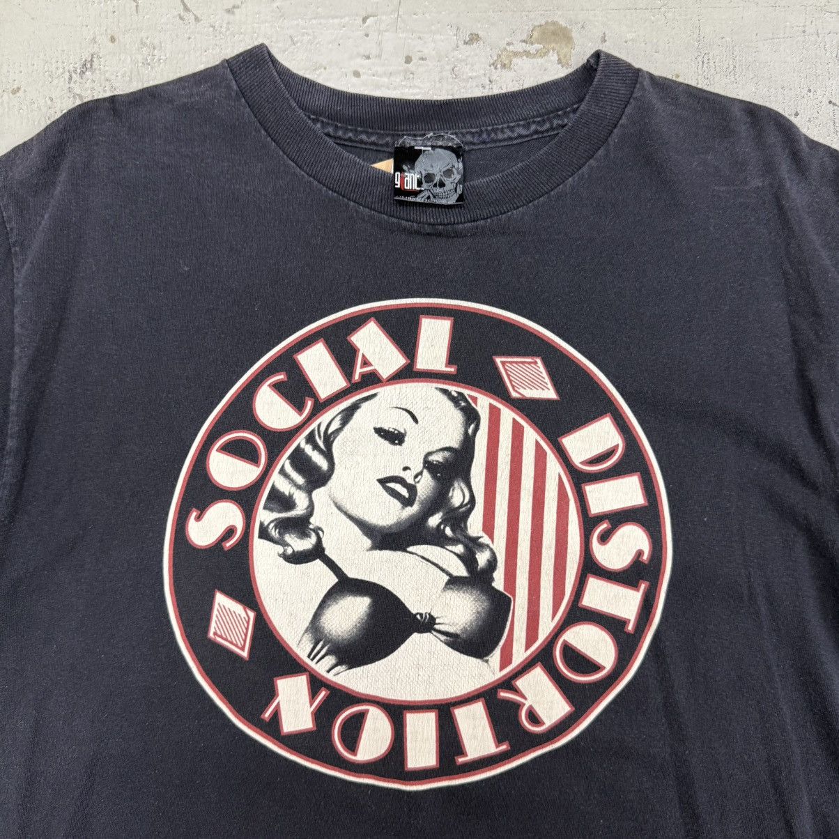 Band Tees × Giant × Vintage Vintage Social Distortion Band Tee Giant Tag Size US M / EU 48-50 / 2 - 2 Thumbnail
