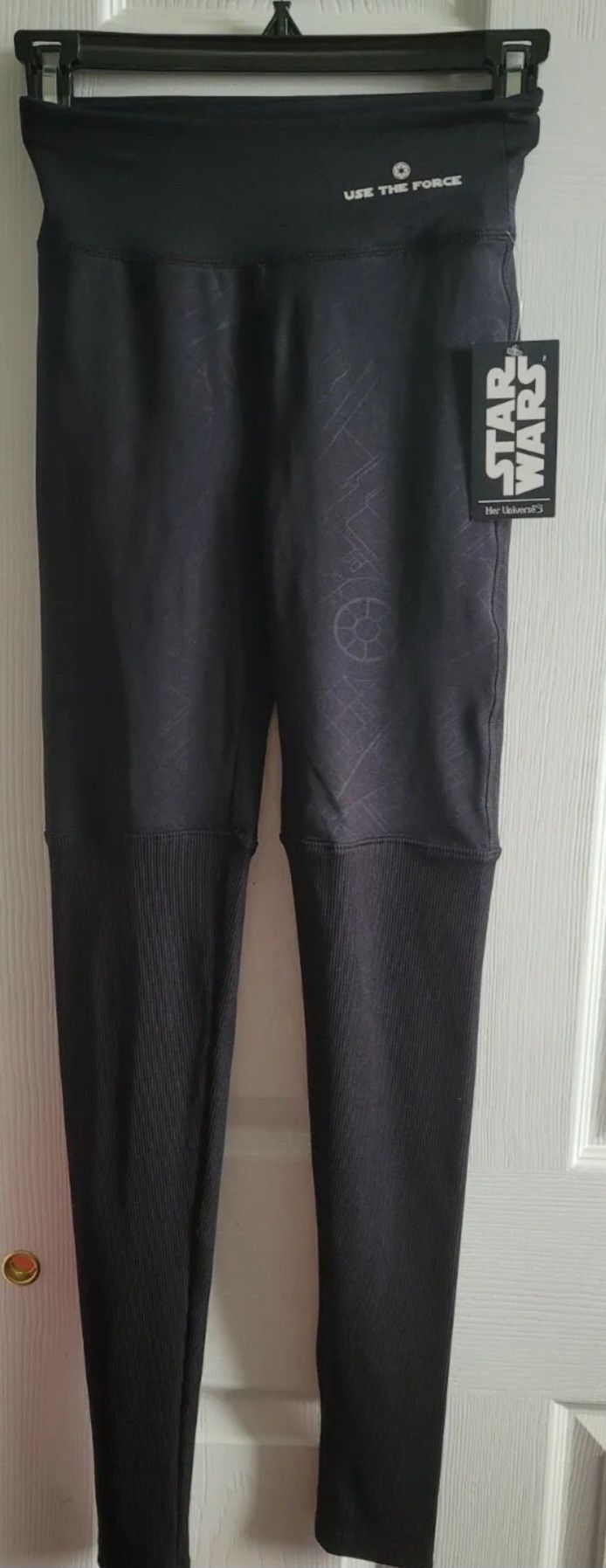 Other BLACK HER UNIVERSE STAR WARS LEGGINGS PANTS SIZE XSMALL Size 29" - 1 Thumbnail