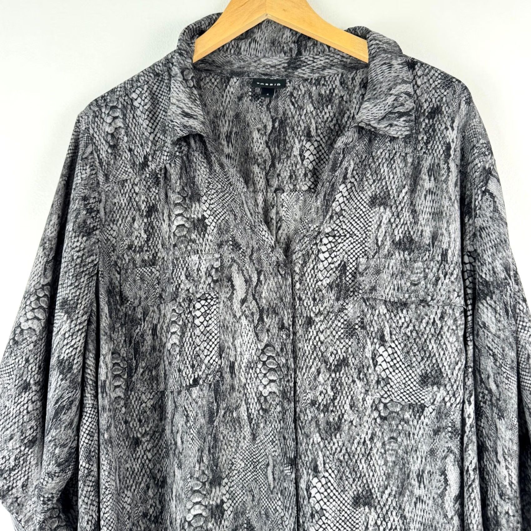 Torrid Torrid Grey Snakeskin Print Georgette Button Down Blouse Plus 4 4X 3/4 Sleeve Size XXL / US 16-18 / IT 52-54 - 7 Thumbnail