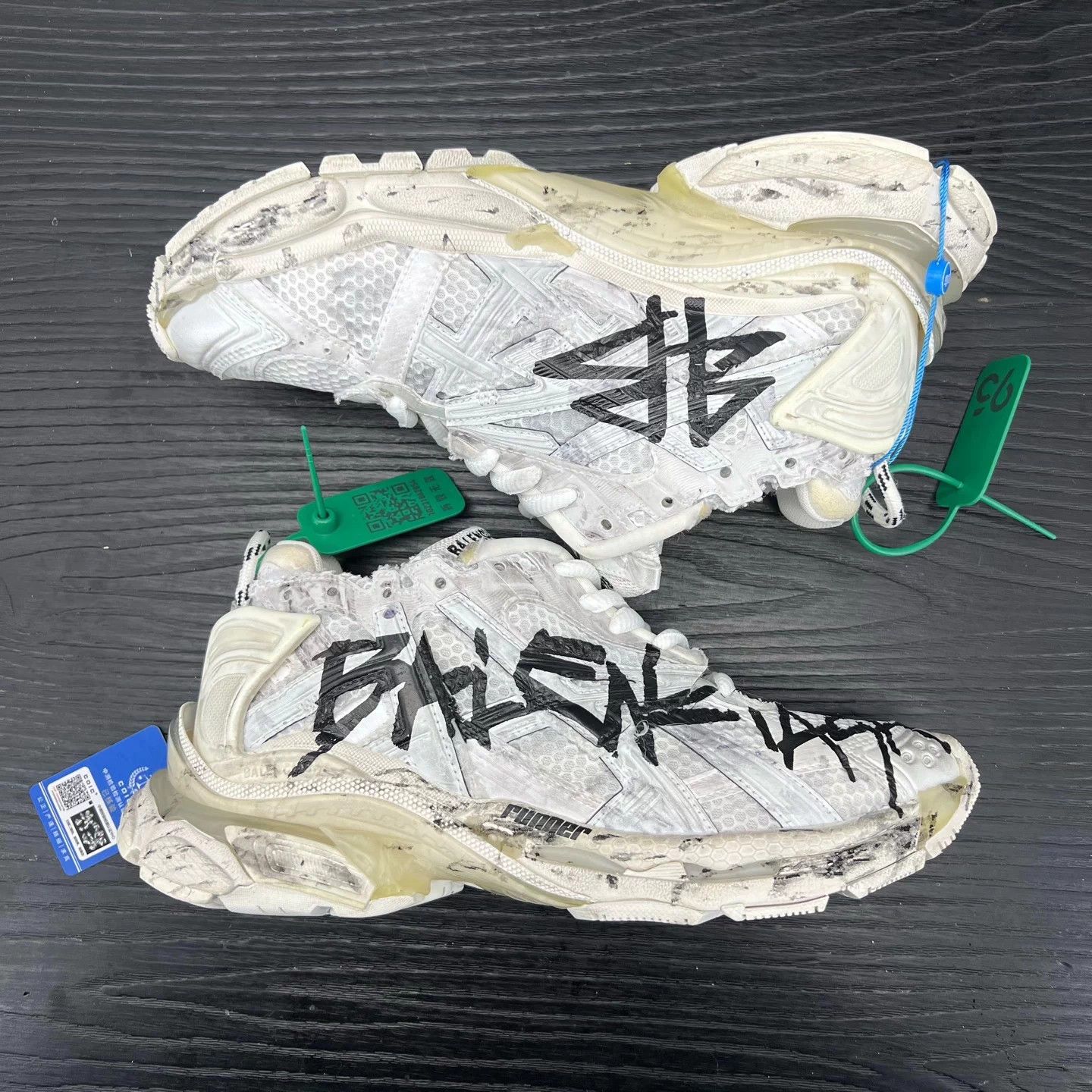 Balenciaga Balenciaga Runner Distressed Black & White Like New Size US 6 / EU 39 - 3 Thumbnail