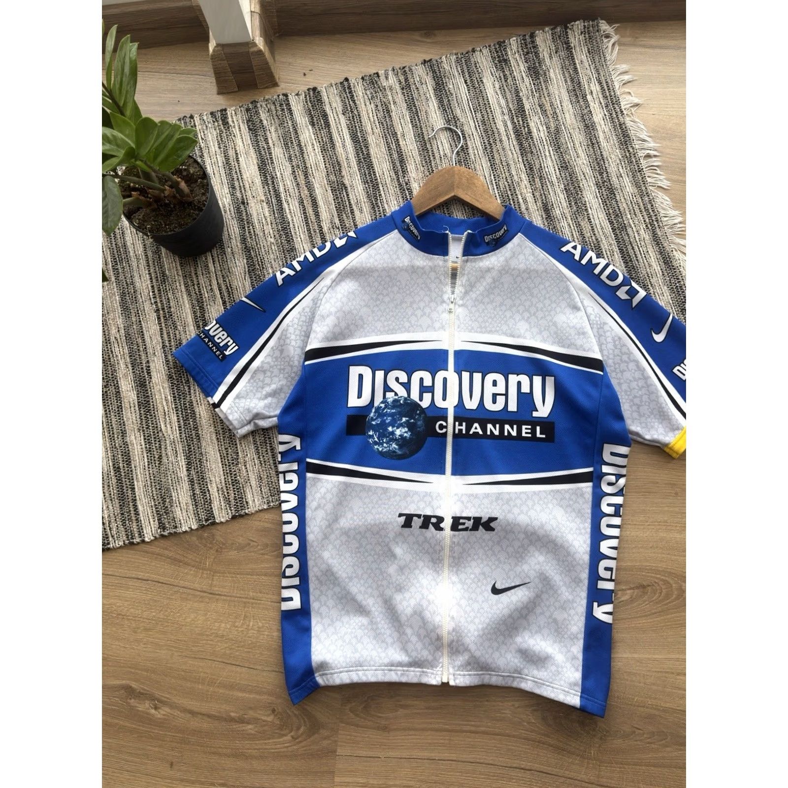 Nike VINTAGE Nike DISCOVERY CHANNEL TREK CYCLING TEAM JERSEY SHIRT L Nike Mens Blue 90s Cycling Jersey T-Shirt Short Sleeve Polyester Jersey Size US L / EU 52-54 / 3 - 3 Thumbnail