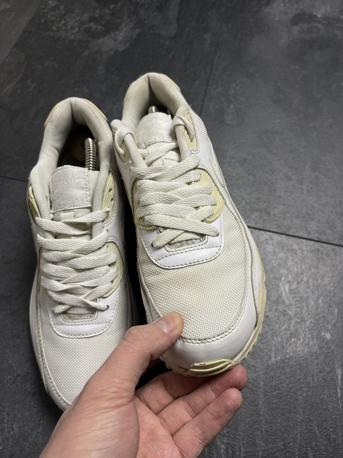 Vintage NIKE AIR MAX 90 WHITE LOW TOP SNEAKERS Size US 7 / EU 40 - 7 Thumbnail