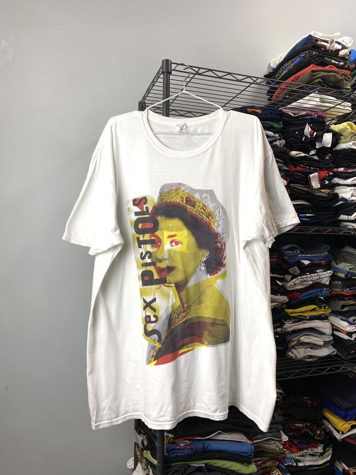 Band Tees Vintage 2013 Sex Pistols Band T Shirt The Queen Size US XXL / EU 58 / 5 - 1 Thumbnail