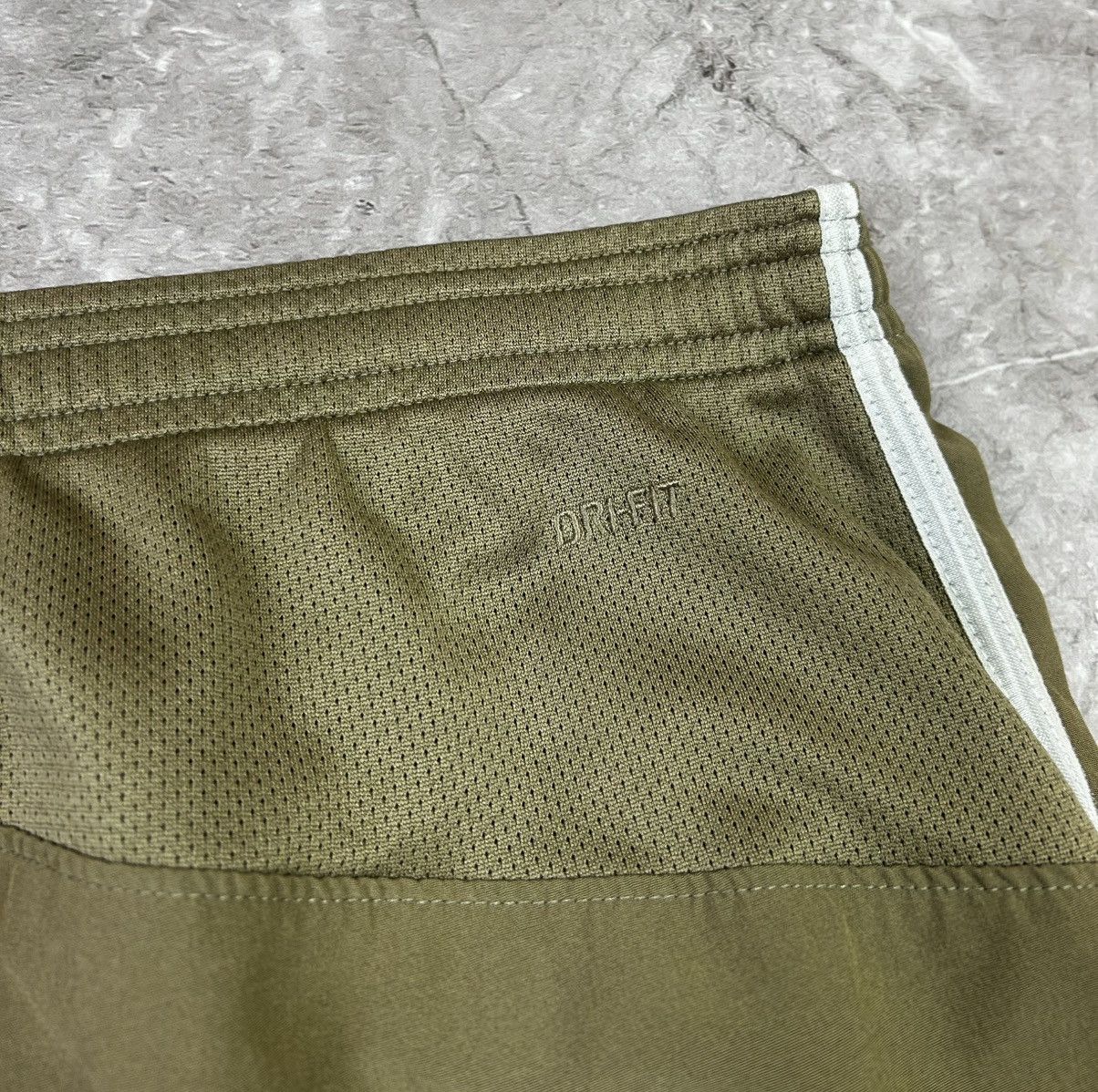 Nike Nike vintage nylon shorts size Xl Size US 36 / EU 52 - 5 Thumbnail