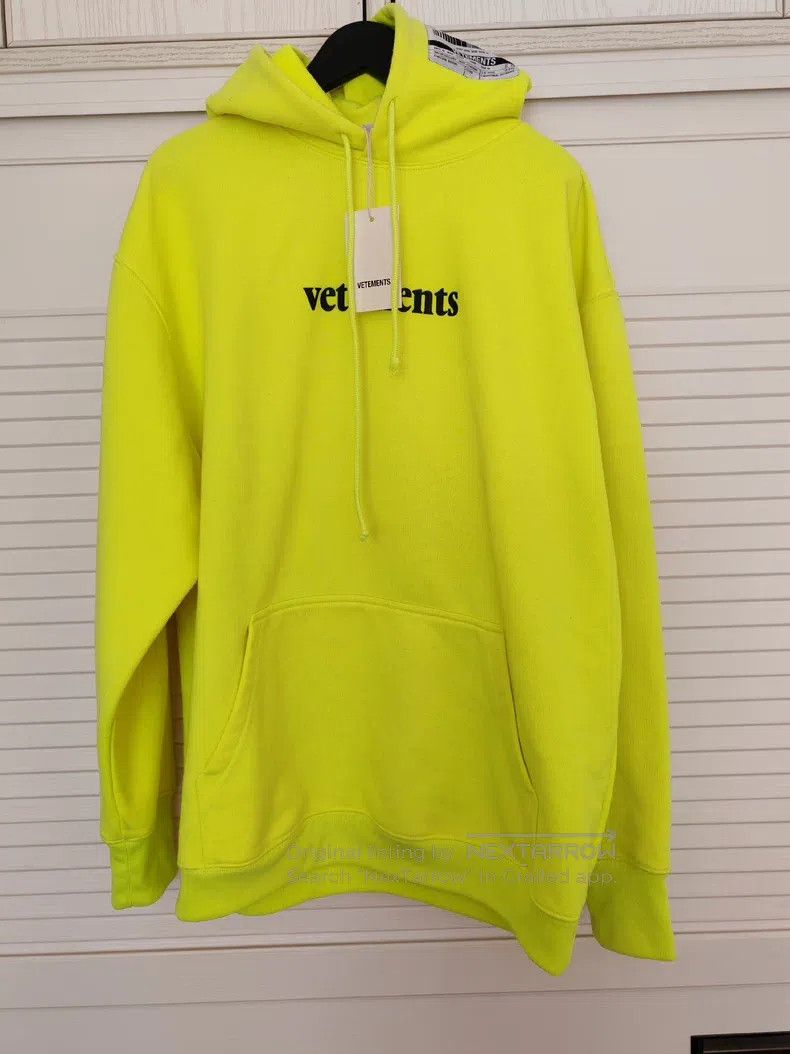 Vetements Vetements Neon Yellow Lettering Print Patch Hoodie Size US XS / EU 42 / 0 - 1 Thumbnail