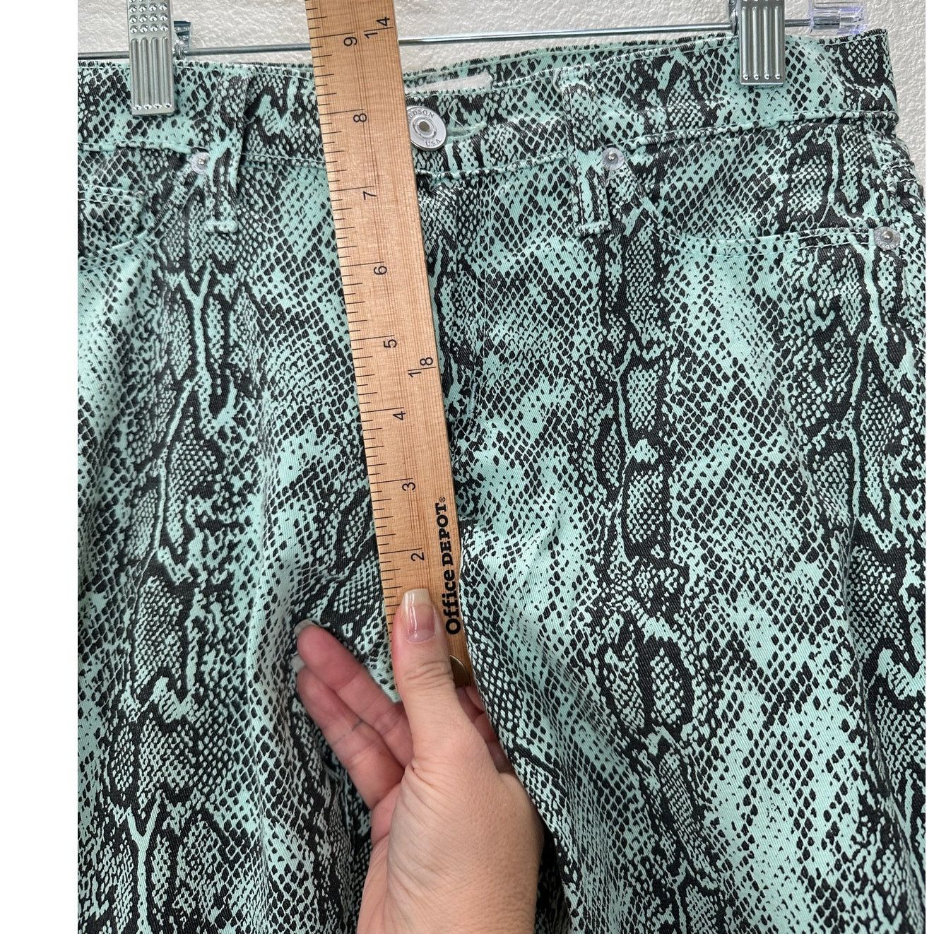 Hudson Hudson Teal & Black Snakeprint Nico Skinny Midrise Jean 26 Size 26" / US 2 / IT 38 - 13 Thumbnail