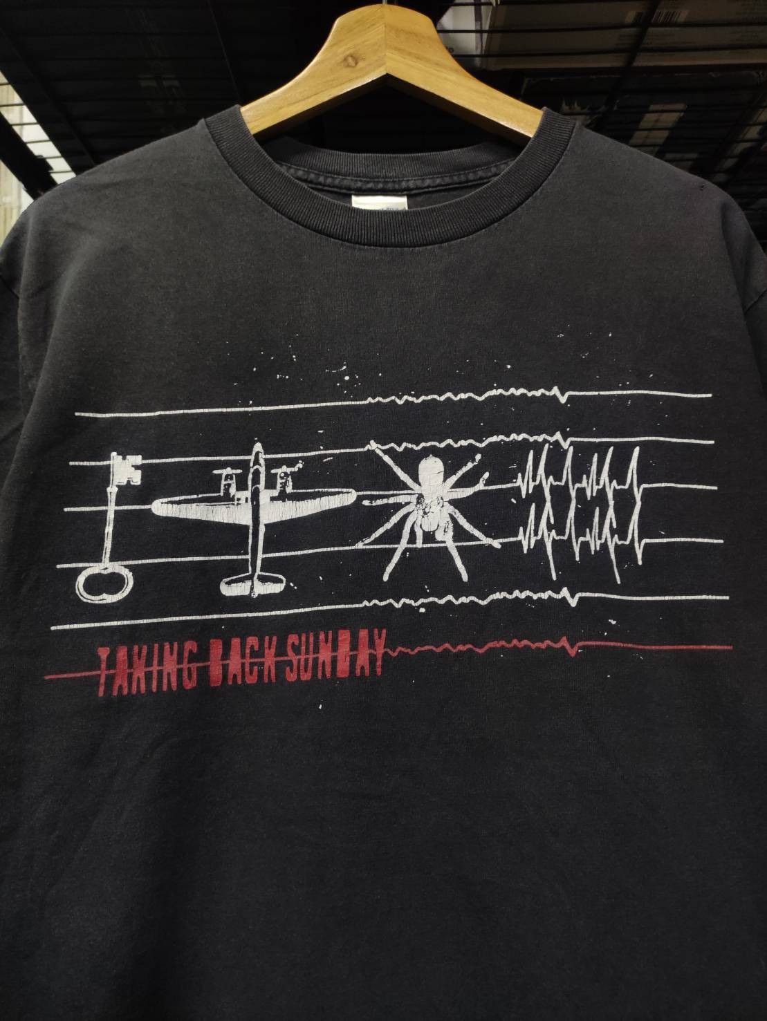 Band Tees Vtg 00's Taking Back Sunday " Key Plane Spider Heartbeat " Size US M / EU 48-50 / 2 - 1 Thumbnail