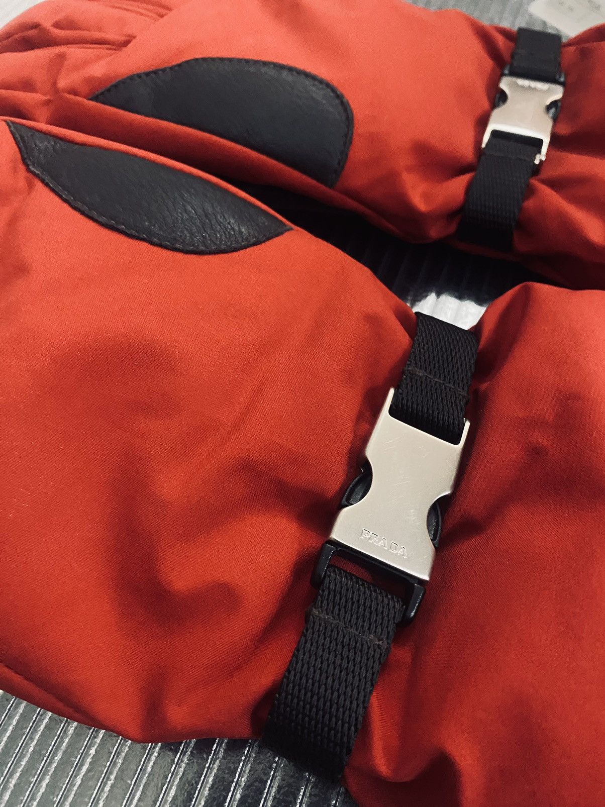 Prada Prada red techno blk deerskin buckled ski gloves 8.5 NWT Size ONE SIZE - 2 Thumbnail