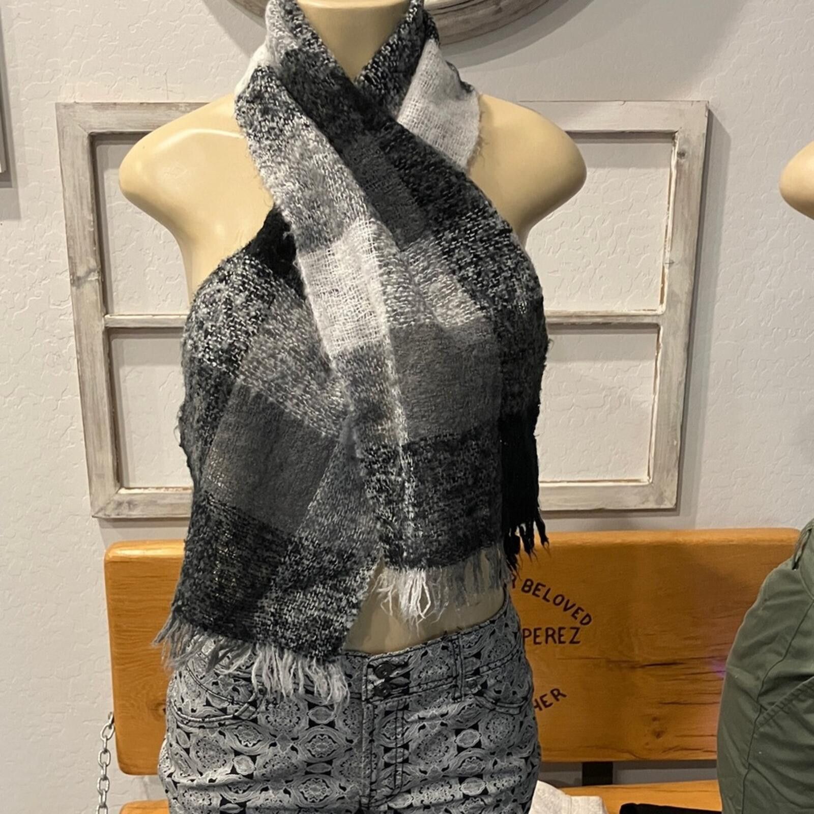 Other Cozy Black and Gray Kids Scarf Size ONE SIZE - 1 Preview