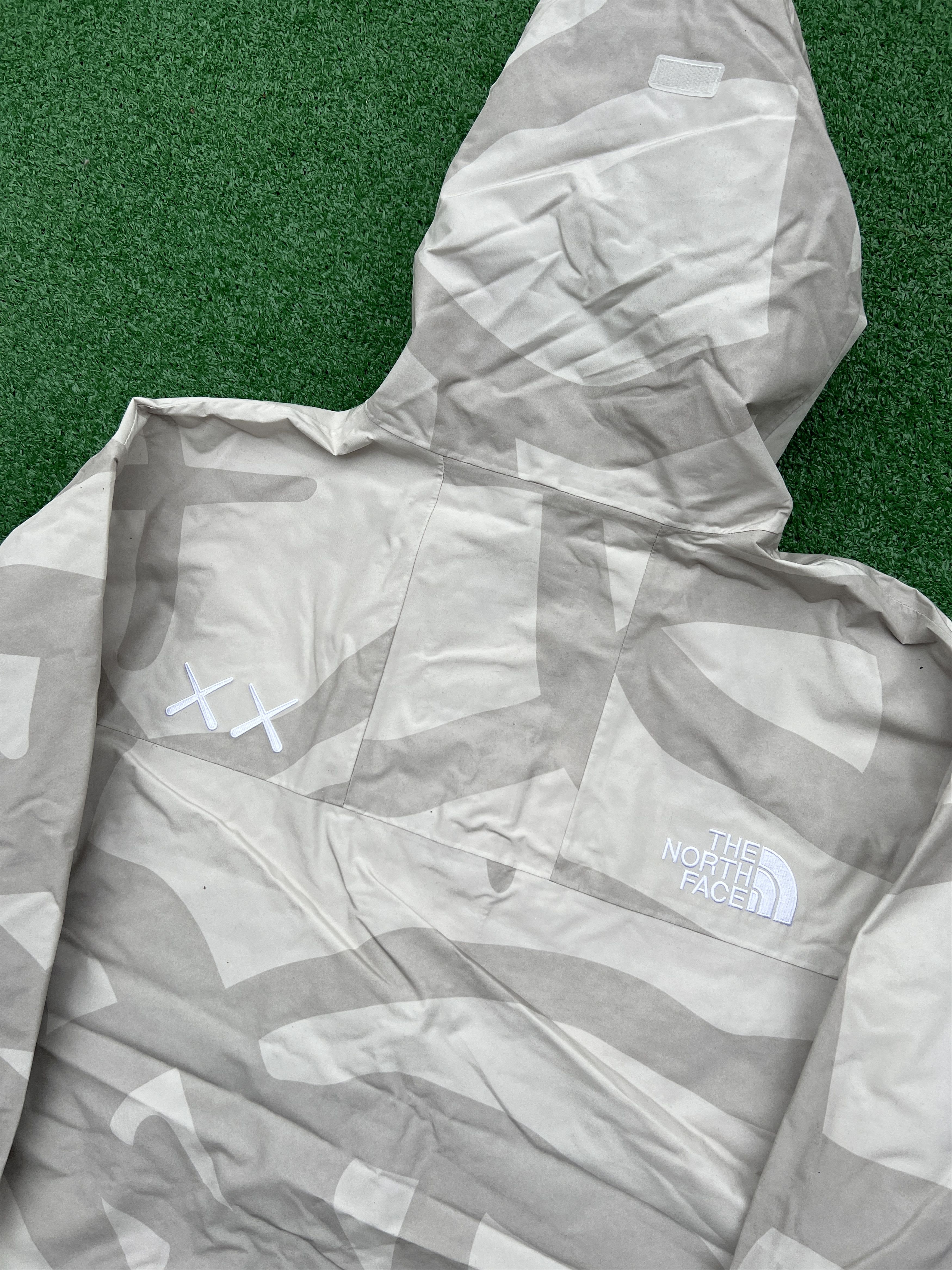 Kaws × The North Face KAWS x The North Face Mountain Jacket Size US L / EU 52-54 / 3 - 7 Thumbnail