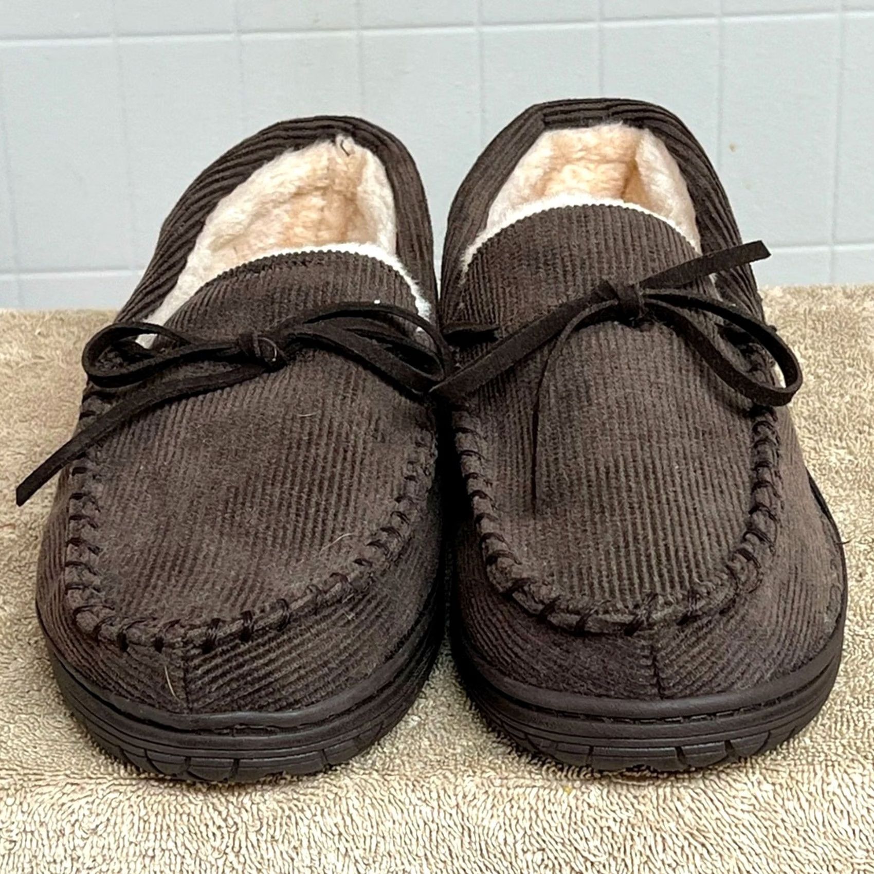 Vintage BEARPAW MENS Moccasin IN/OUT DOOR Fur Slip On Slippers Size 9 Black SLIPPERS Mens Size US 9 / EU 42 - 3 Thumbnail