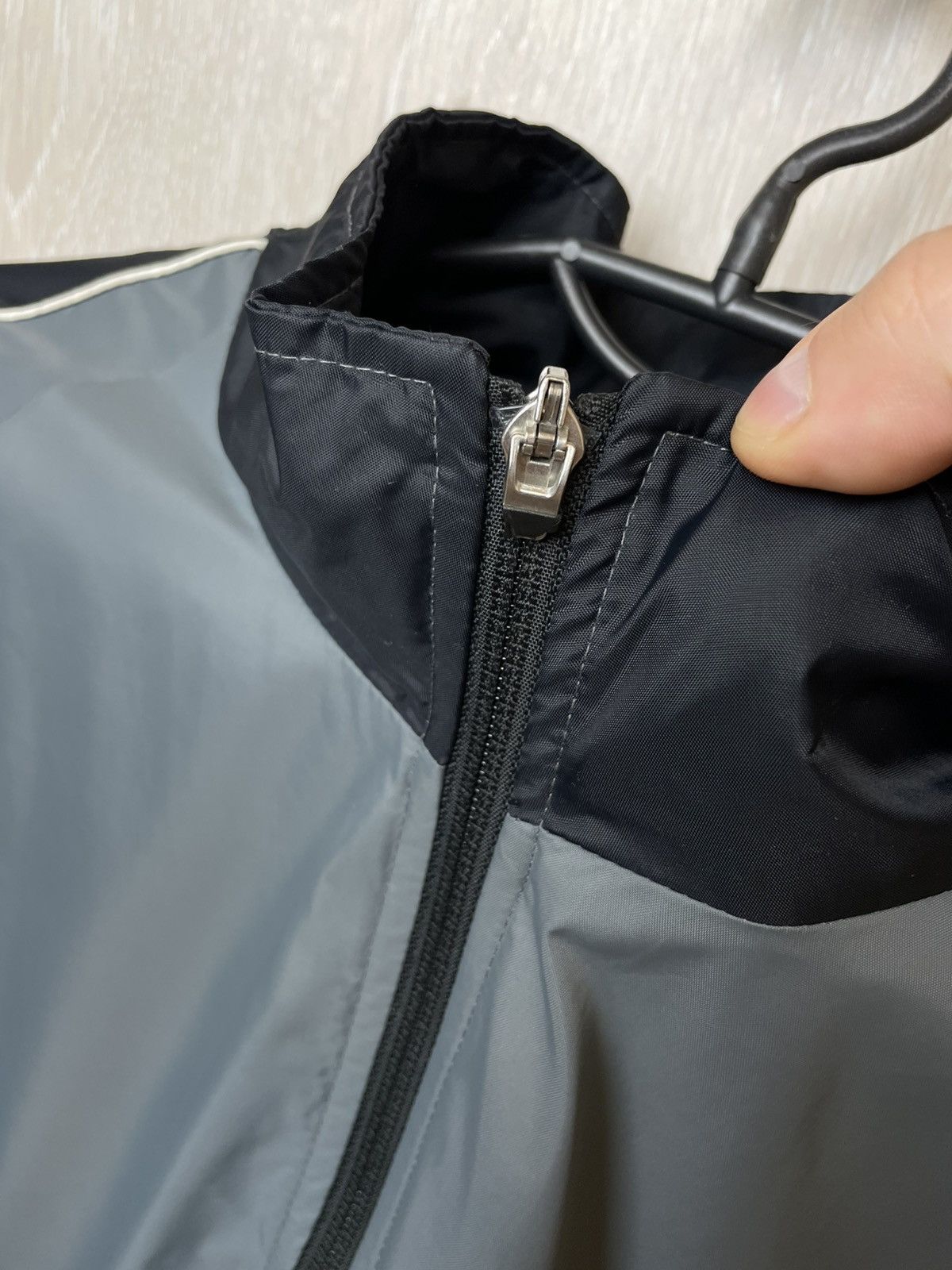 Nike vintage Nike black and gray windbreaker track jacket Size US XL / EU 56 / 4 - 7 Thumbnail