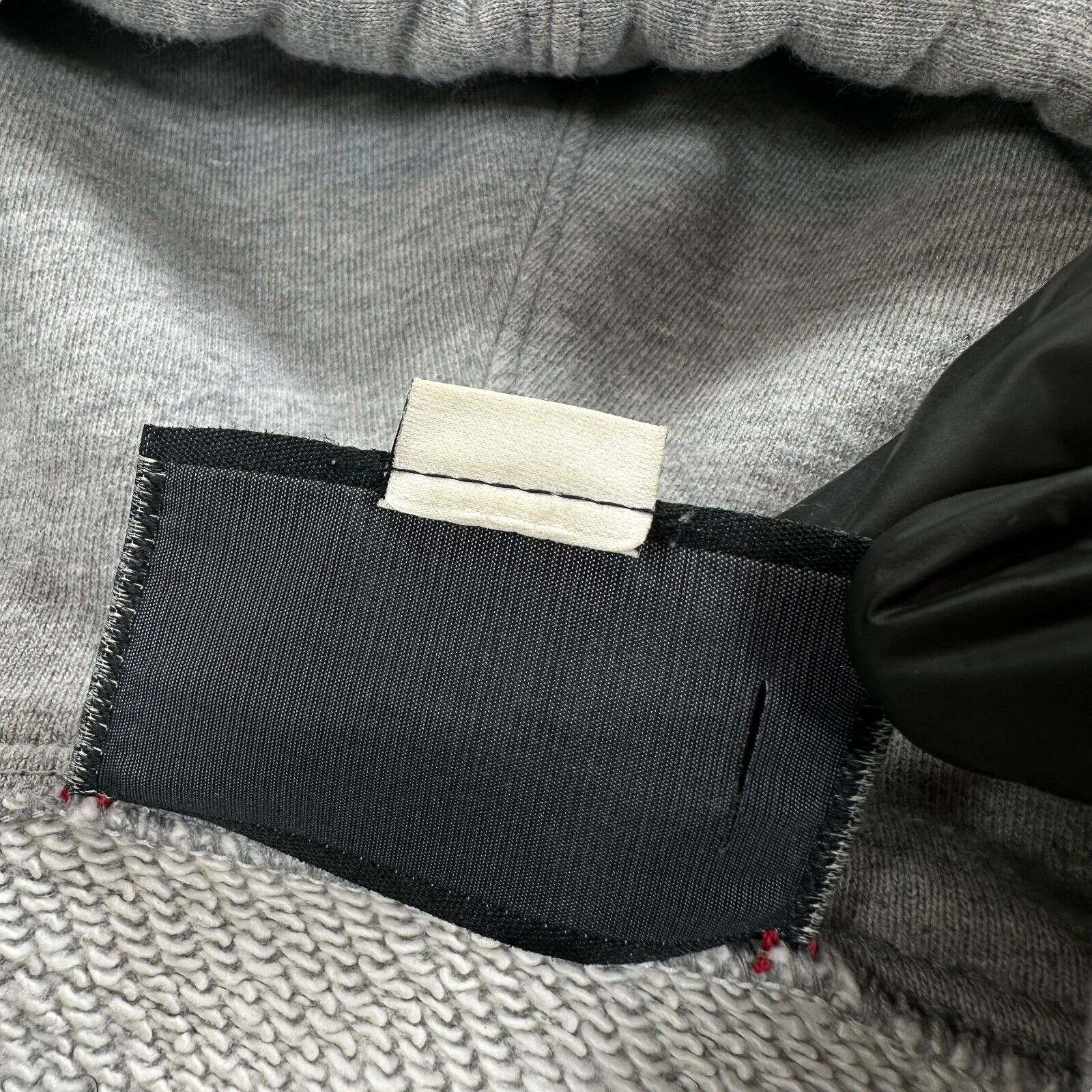 Gucci Gucci Size M Sweatshirt Grey Vertical Logo Graphic Print Size US M / EU 48-50 / 2 - 9 Thumbnail