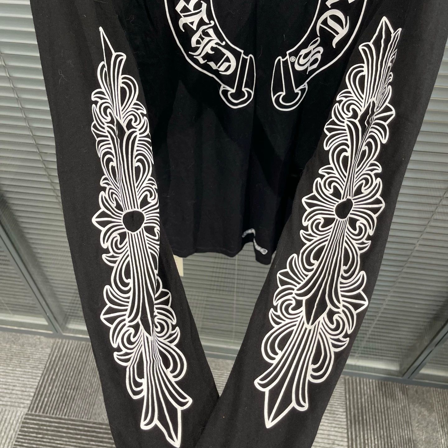 Chrome Hearts Chrome Hearts Classic Kylin Arm Horseshoe Longsleeve XL Size US XL / EU 56 / 4 - 6 Thumbnail