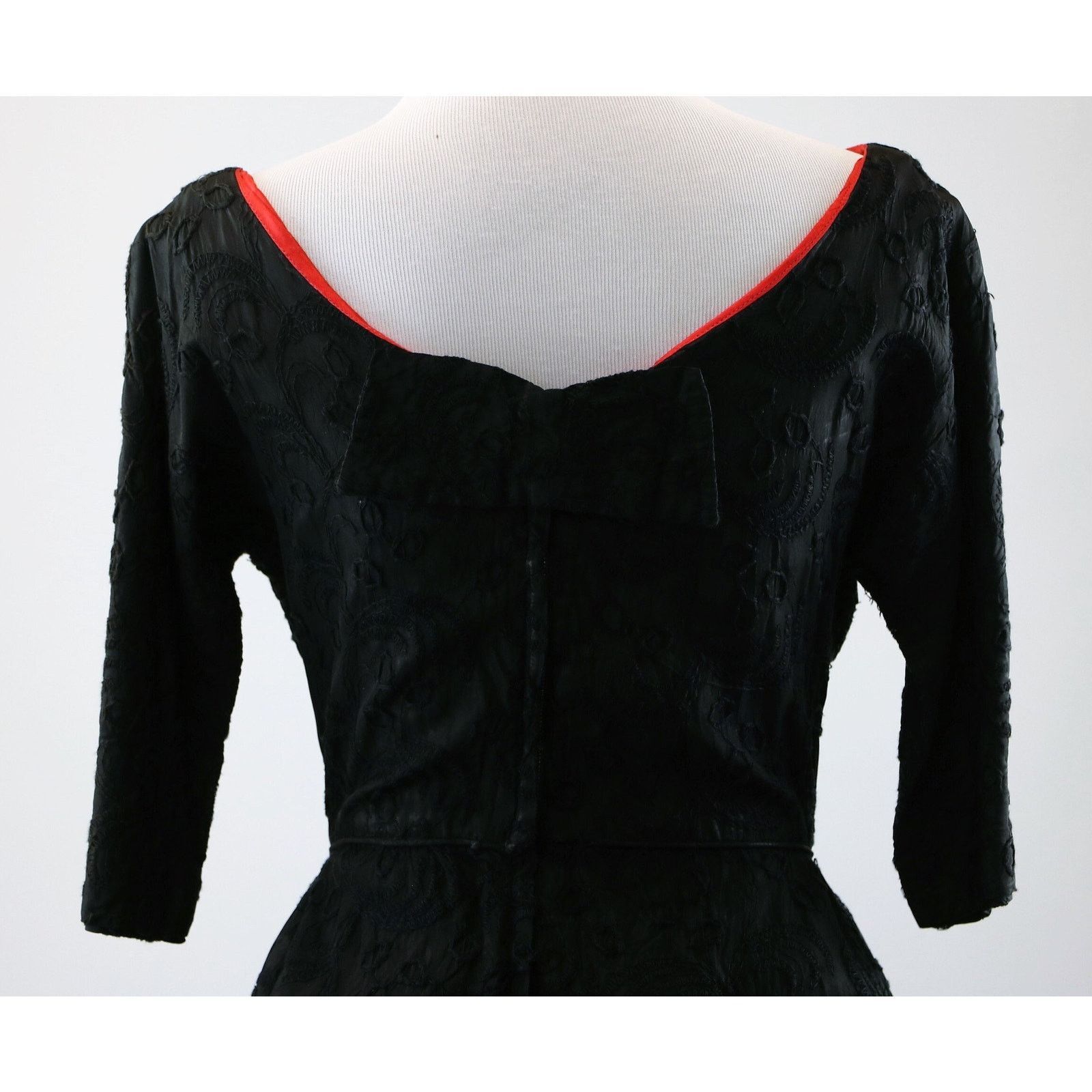 Vintage Vintage 1950s Textured Black Dress with Full Skirt Small Size S / US 4 / IT 40 - 7 Thumbnail