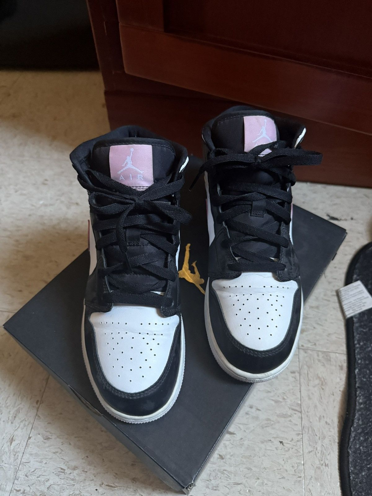 Jordan Brand Air Jordan 1 Mid GS ‘White Light Arctic Pink’ Size US 8.5 / IT 38.5 - 2 Thumbnail