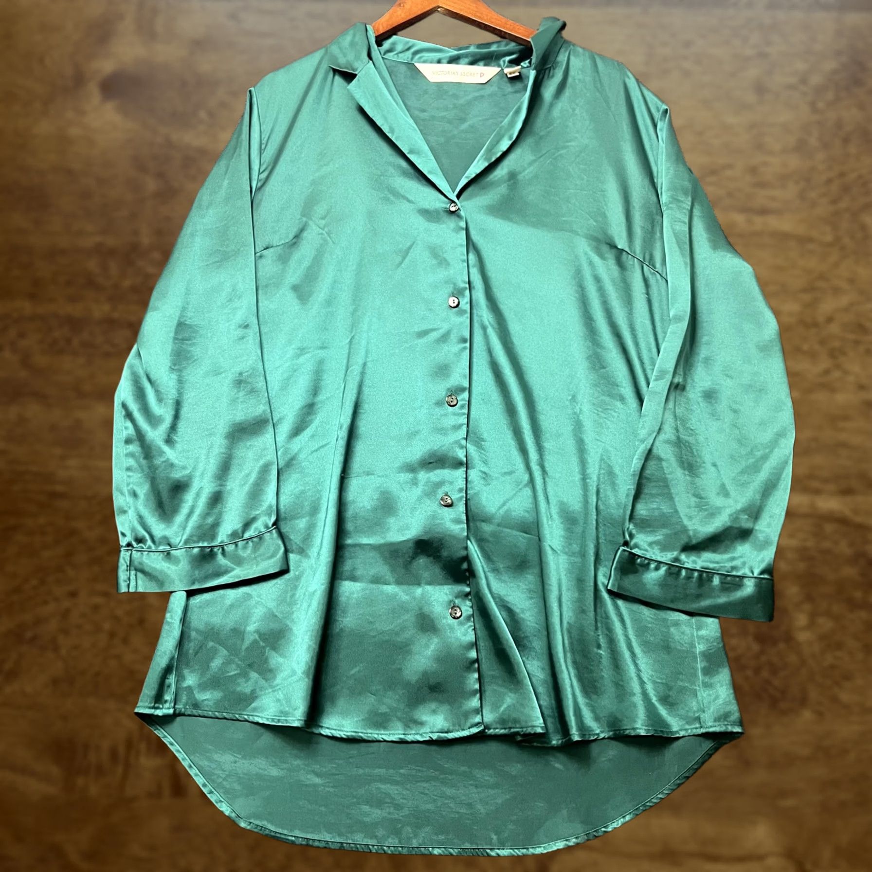 Victoria's Secret Victoria's Secret Pajama Top Womens Large Green Satin Button Front Sleepwear Size L / US 10 / IT 46 - 1 Thumbnail