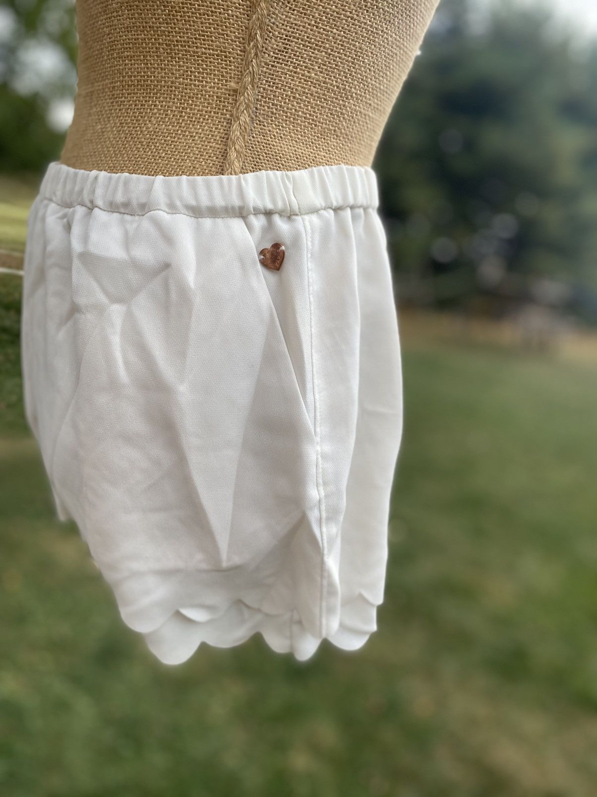 Kendall And Kylie Kendall + Kylie white layered scalloped shorts size M Size 28" / US 6 / IT 42 - 1 Thumbnail