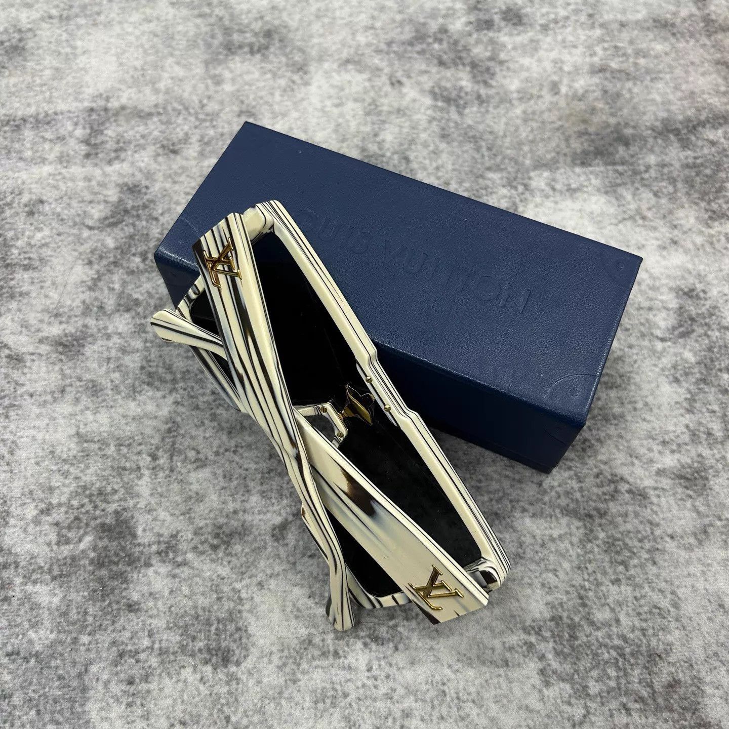 Louis Vuitton Louis Vuitton Sunglasses New Size ONE SIZE - 3 Thumbnail