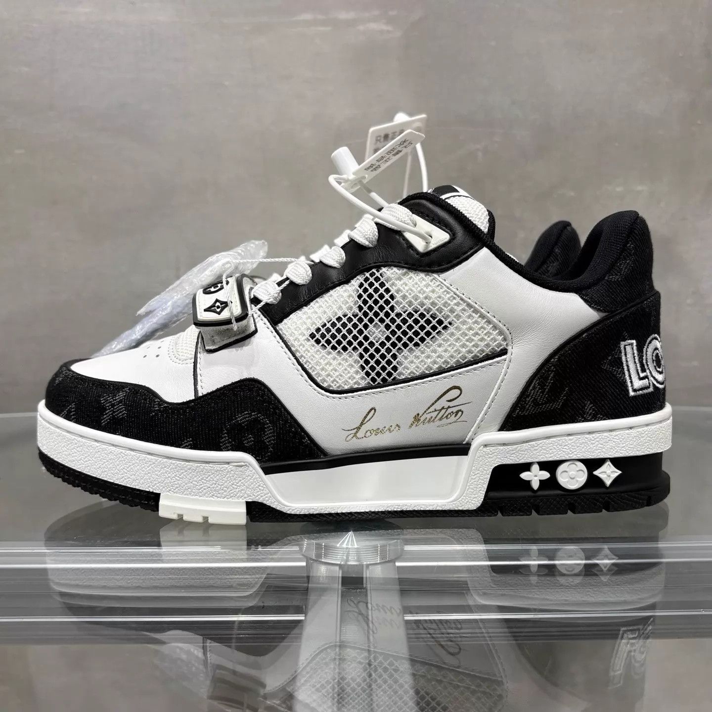 Louis Vuitton LV Trainer Black & White Velcro UK3.5/37.5 YH25099 Size US 7 / IT 37 - 3 Thumbnail