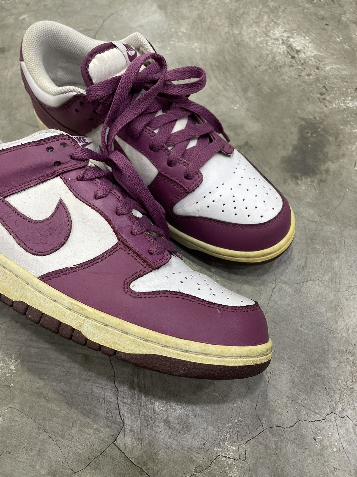 Nike Nike Dunk Low Ostrich Pack Myth 2010 years vintage burgundy Size US 9 / EU 42 - 4 Thumbnail